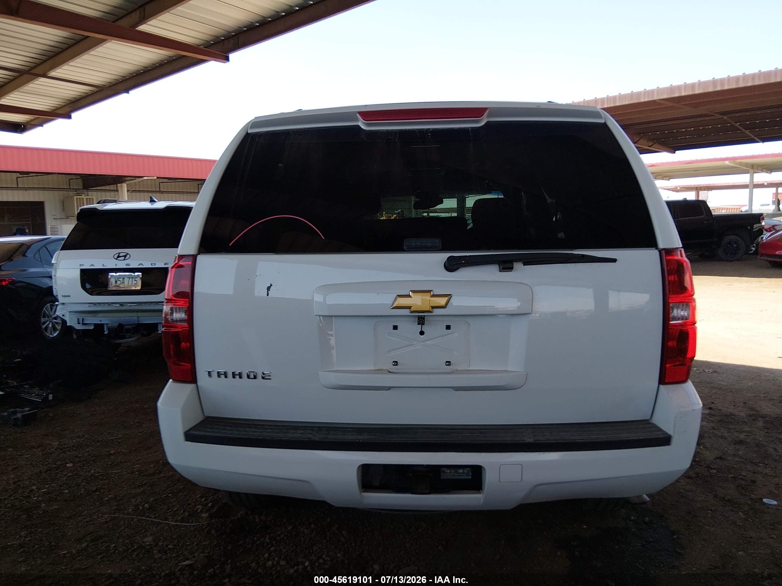 2013 Chevrolet Tahoe Ls White vin: 1GNSKAE01DR366592