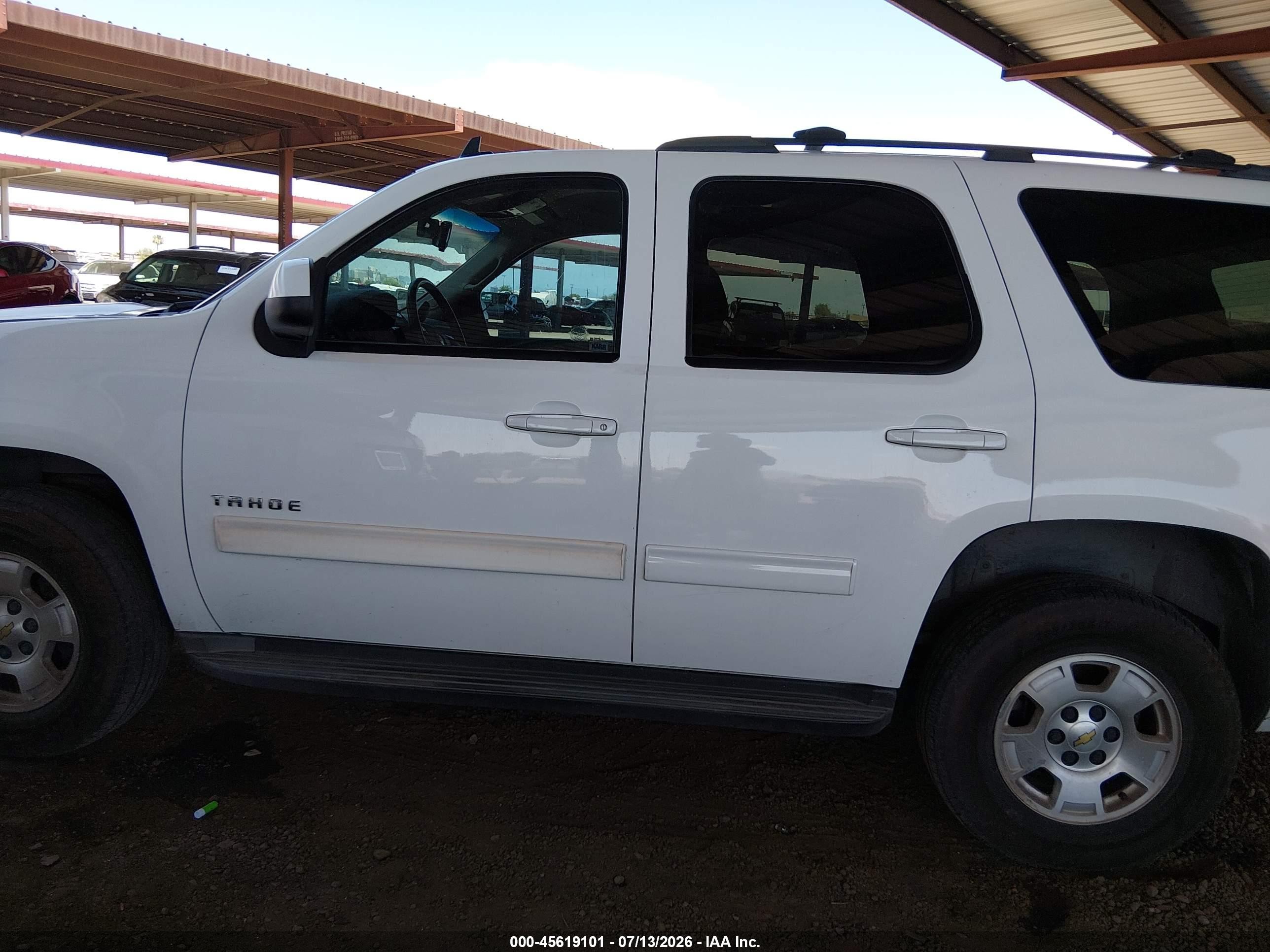 2013 Chevrolet Tahoe Ls White vin: 1GNSKAE01DR366592