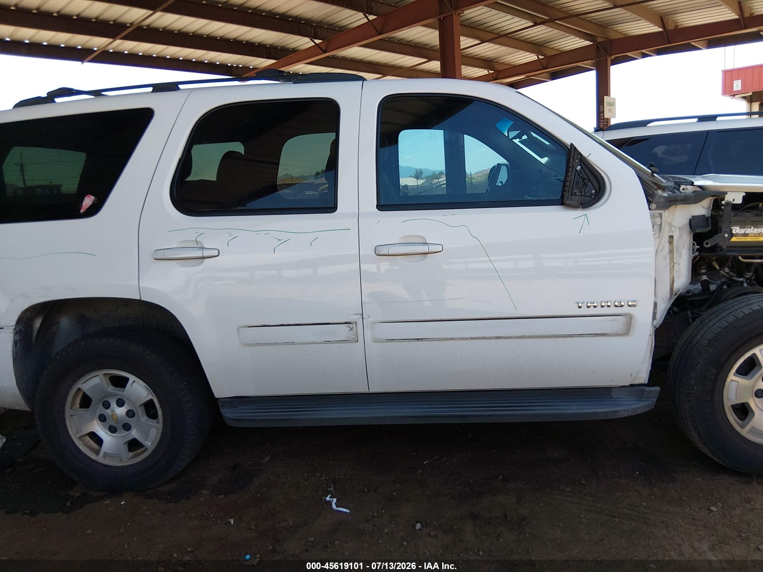 2013 Chevrolet Tahoe Ls White vin: 1GNSKAE01DR366592