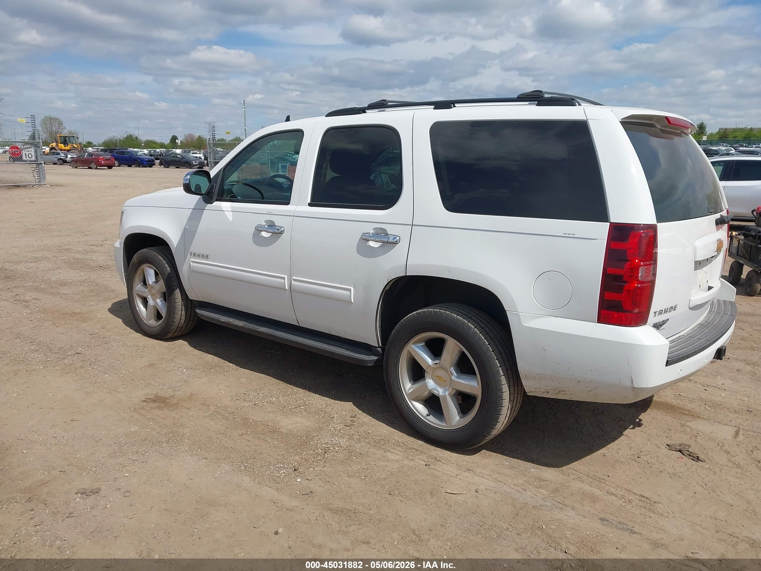 2013 Chevrolet Tahoe Ls White vin: 1GNSKAE03DR253078