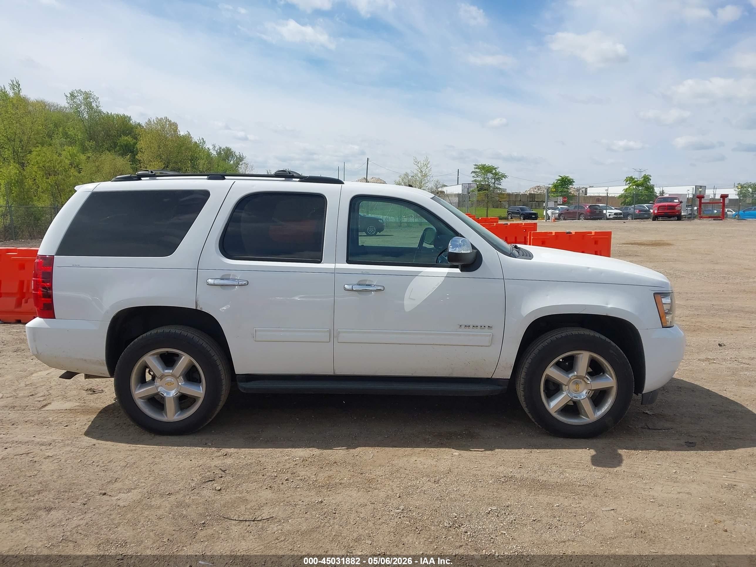 2013 Chevrolet Tahoe Ls White vin: 1GNSKAE03DR253078
