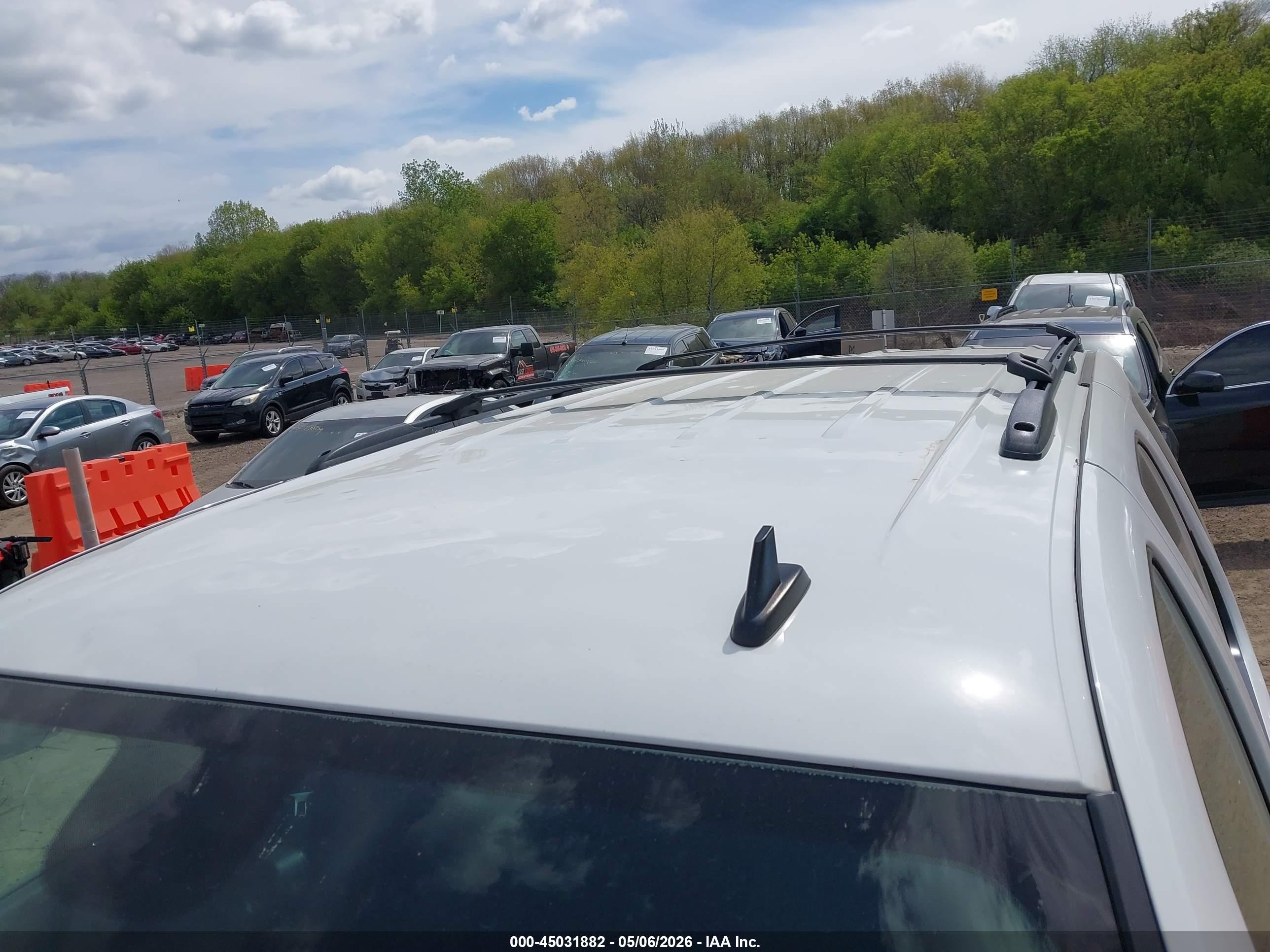 2013 Chevrolet Tahoe Ls White vin: 1GNSKAE03DR253078
