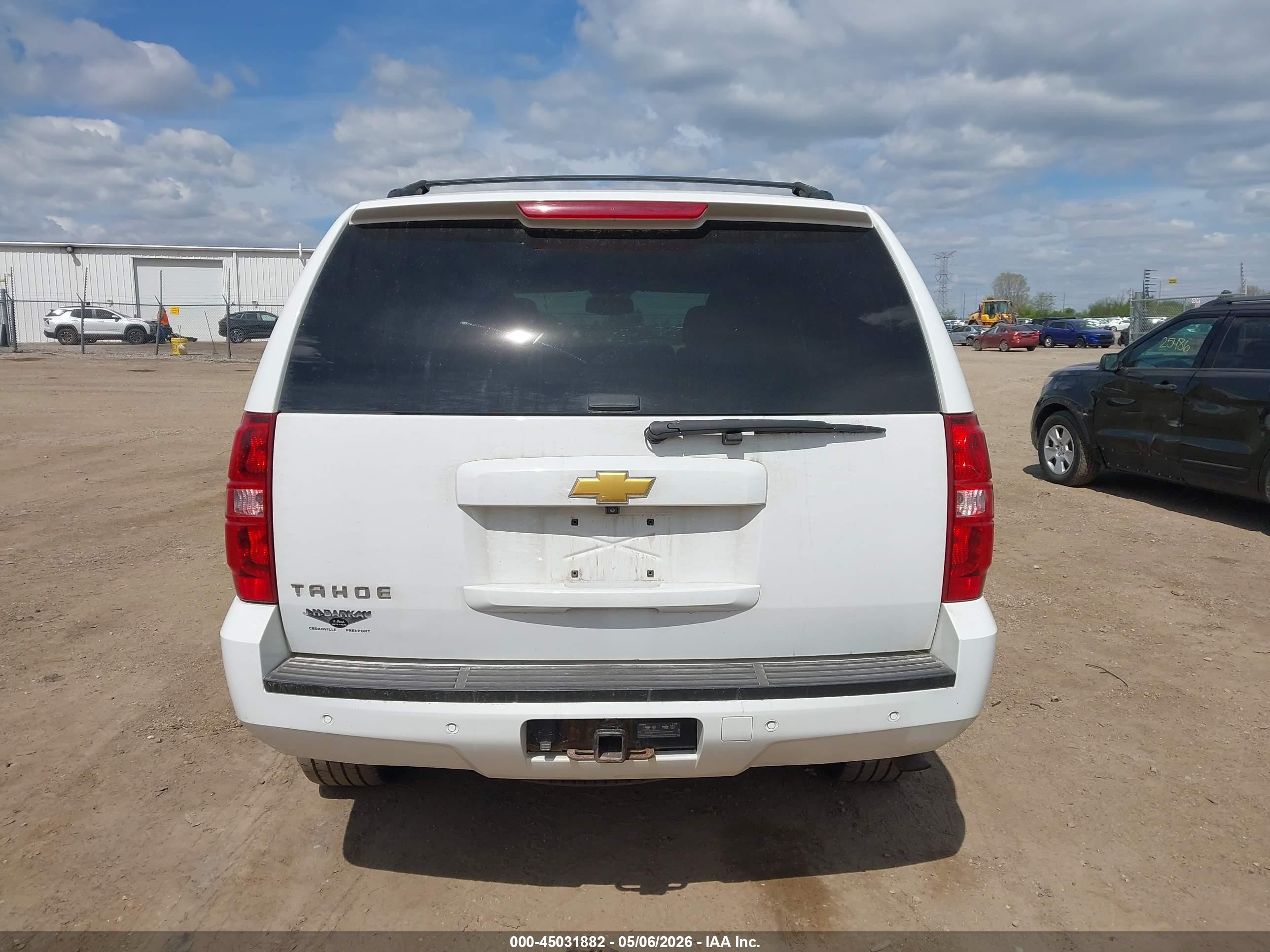 2013 Chevrolet Tahoe Ls White vin: 1GNSKAE03DR253078