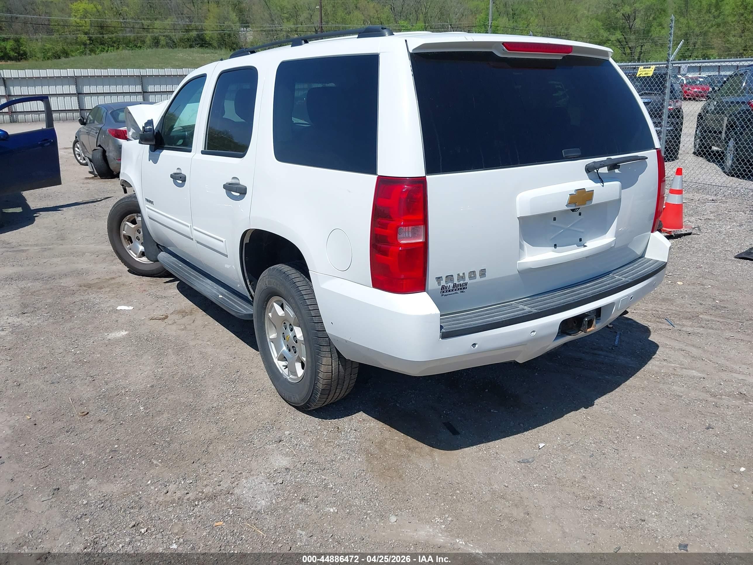 2014 Chevrolet Tahoe Ls White vin: 1GNSKAE03ER120984