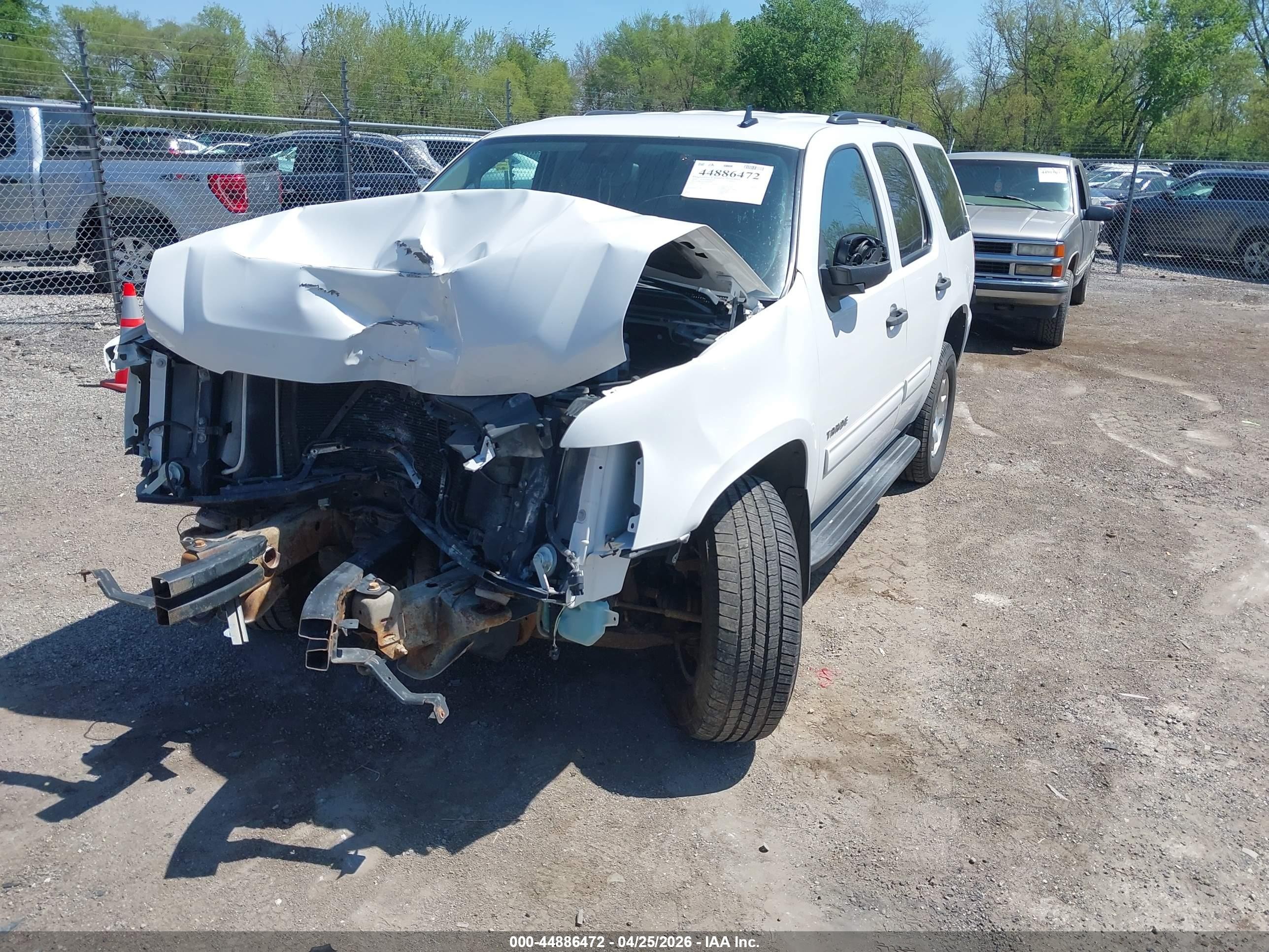 2014 Chevrolet Tahoe Ls White vin: 1GNSKAE03ER120984