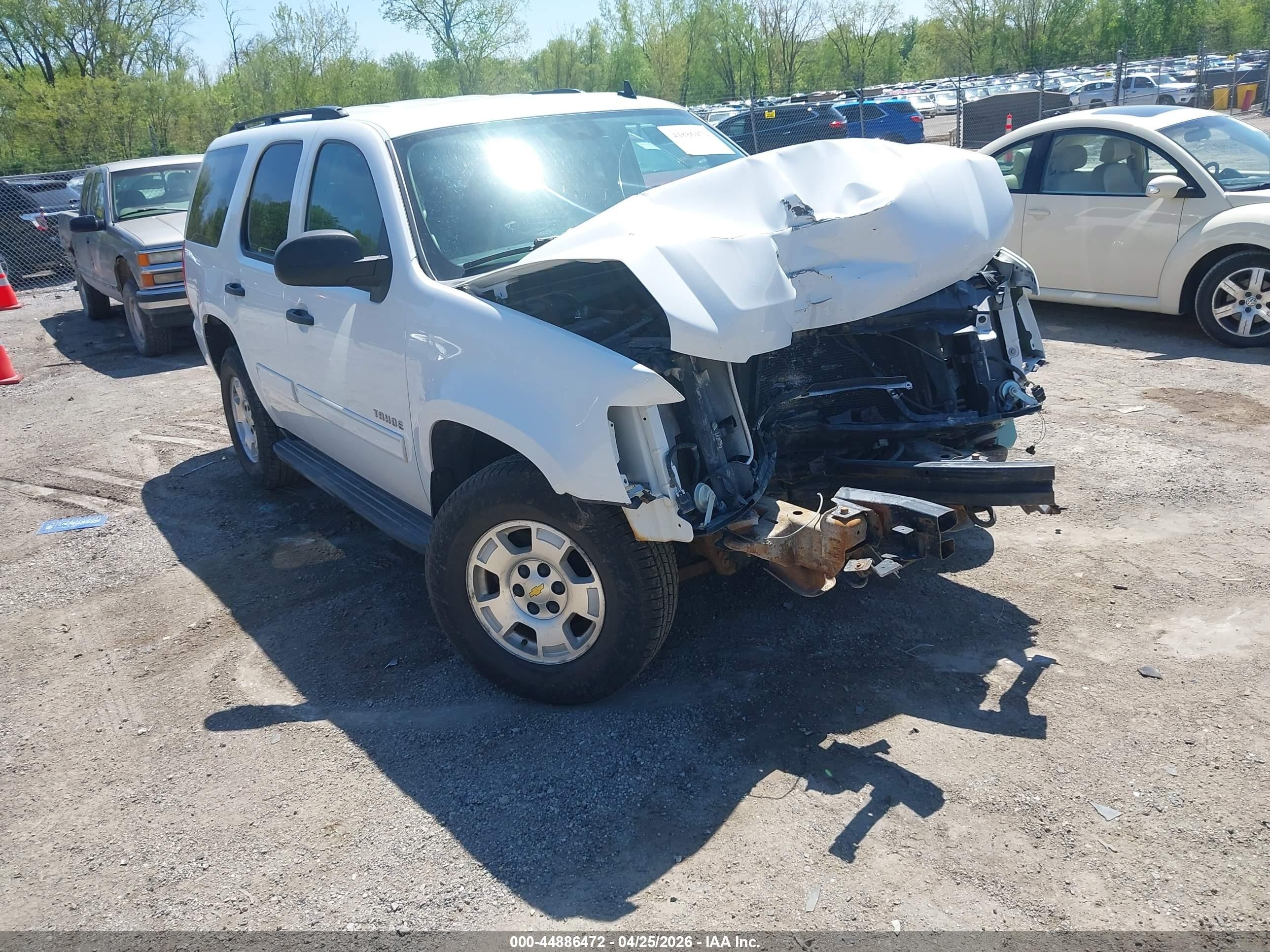 2014 Chevrolet Tahoe Ls White vin: 1GNSKAE03ER120984