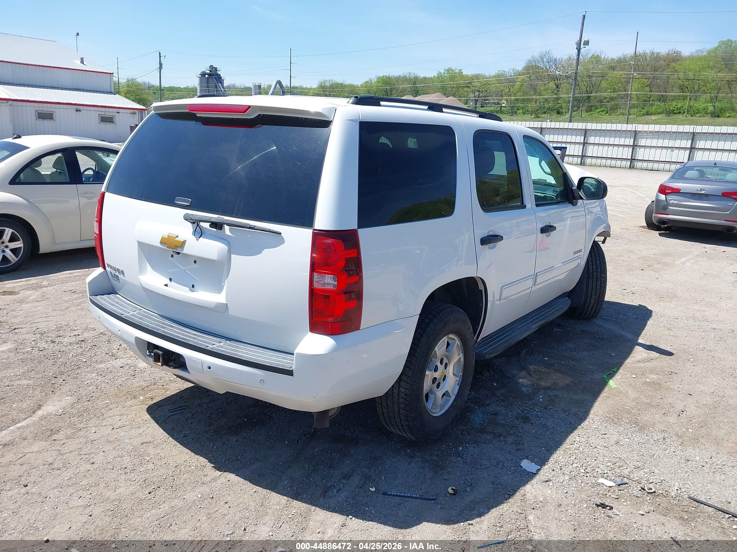 2014 Chevrolet Tahoe Ls White vin: 1GNSKAE03ER120984