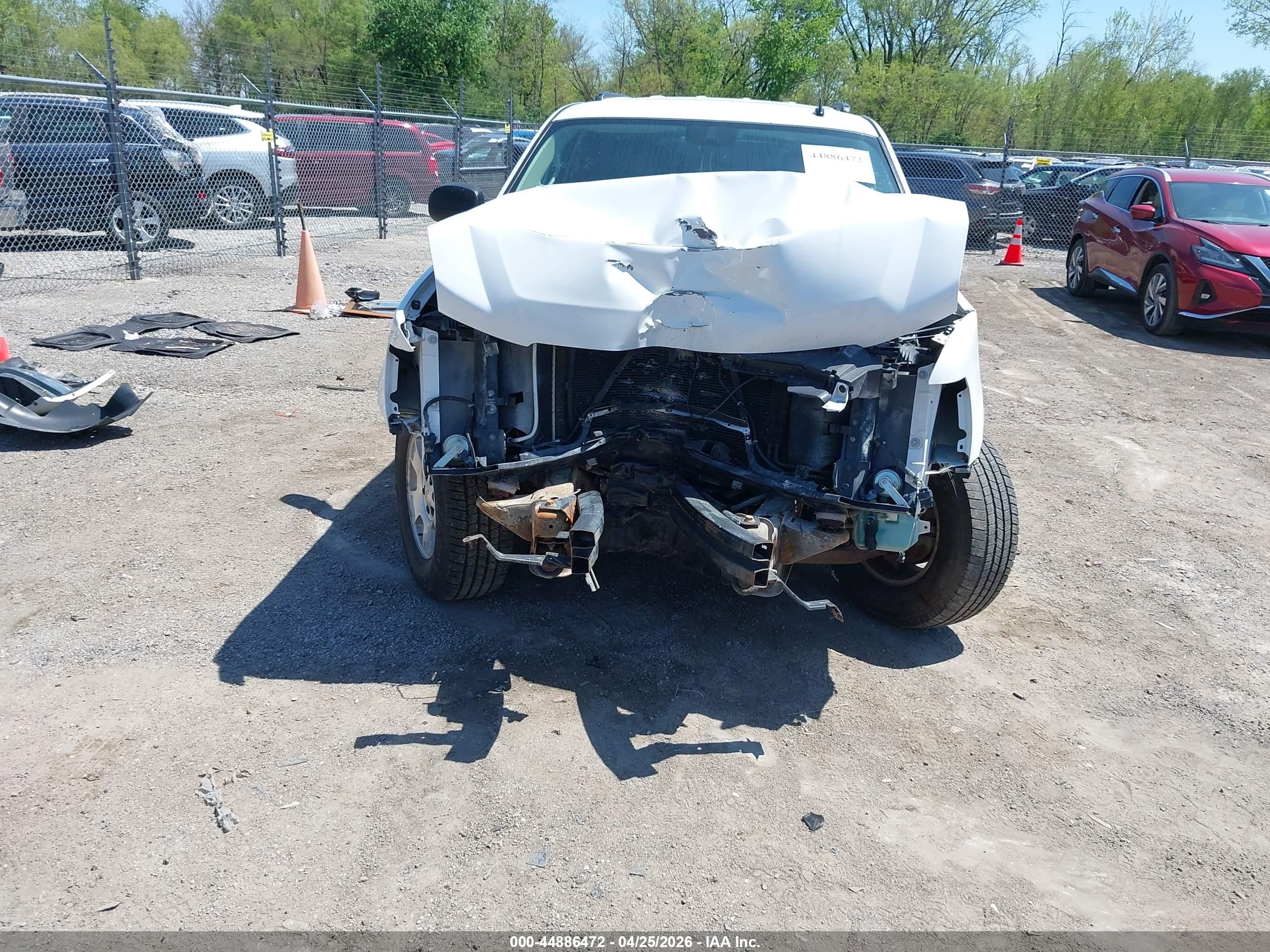 2014 Chevrolet Tahoe Ls White vin: 1GNSKAE03ER120984