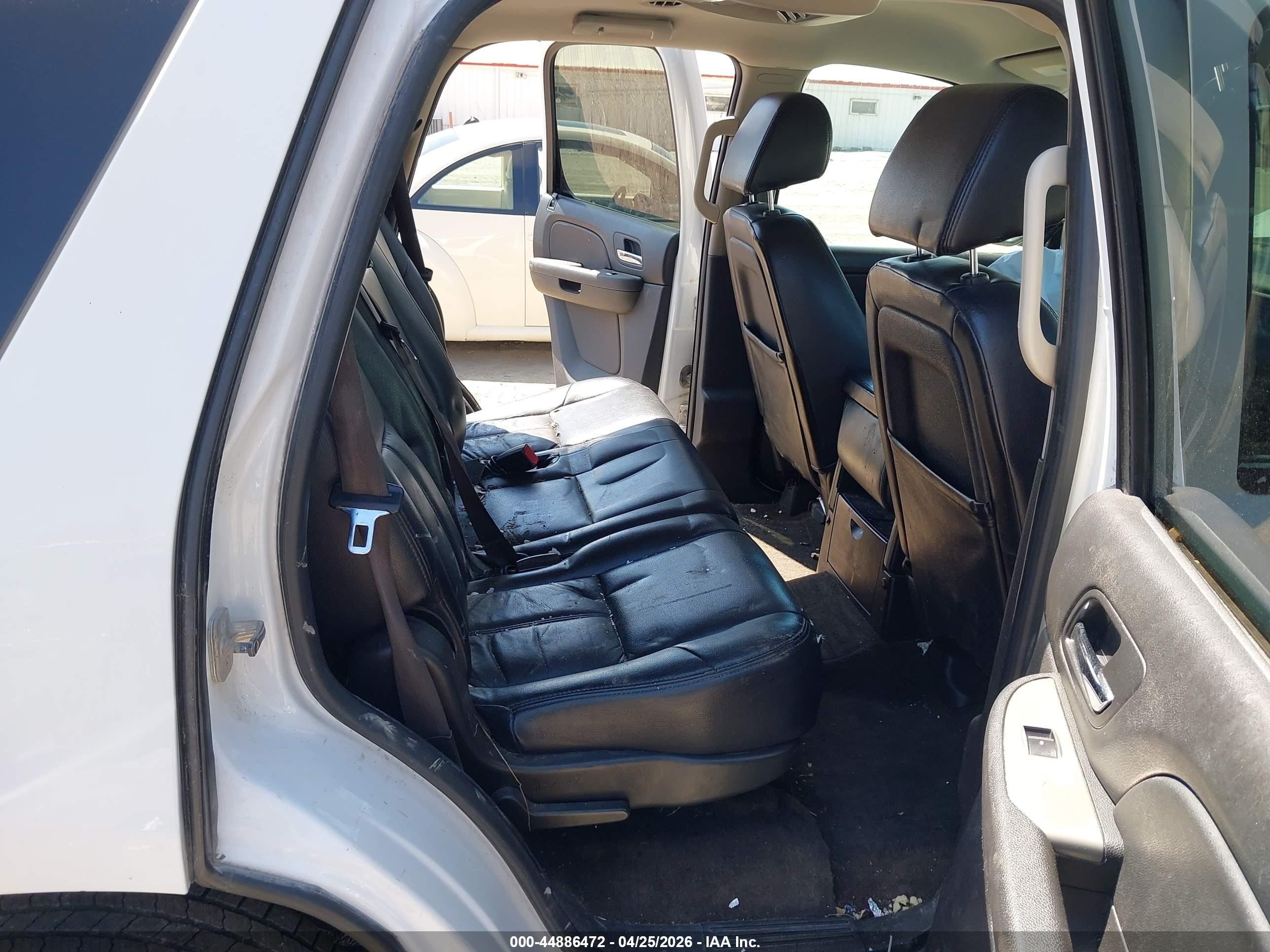 2014 Chevrolet Tahoe Ls White vin: 1GNSKAE03ER120984