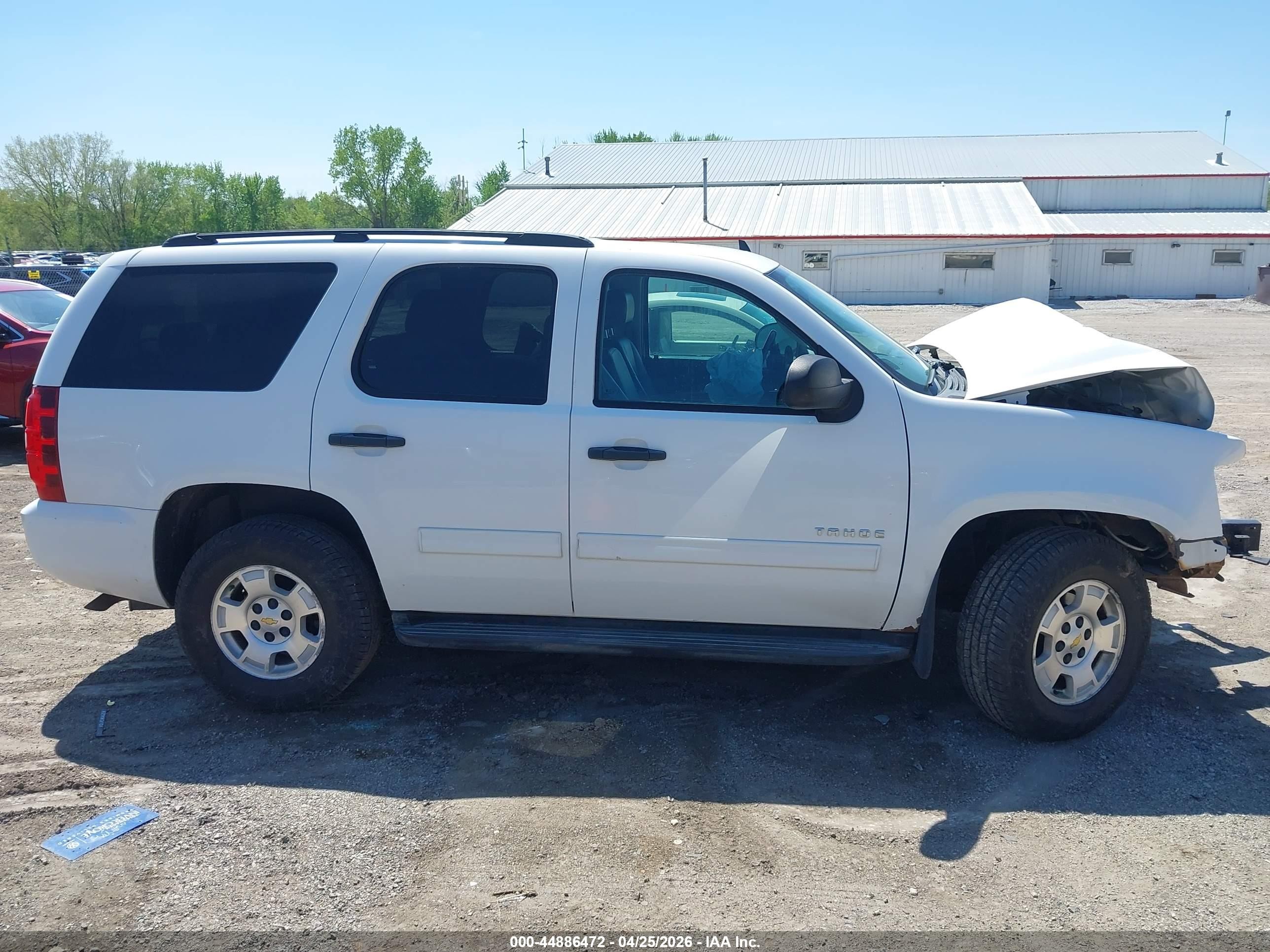 2014 Chevrolet Tahoe Ls White vin: 1GNSKAE03ER120984