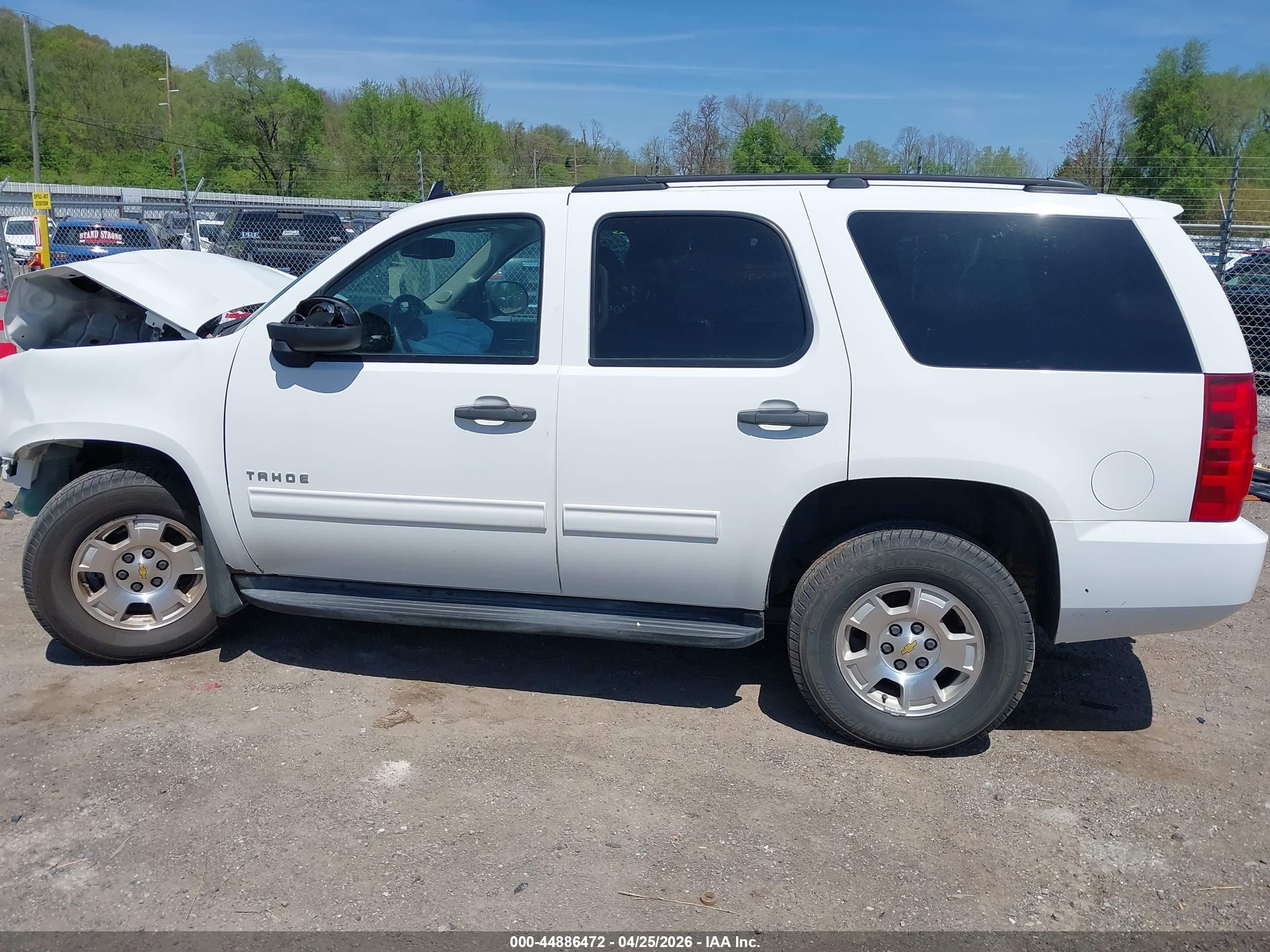 2014 Chevrolet Tahoe Ls White vin: 1GNSKAE03ER120984