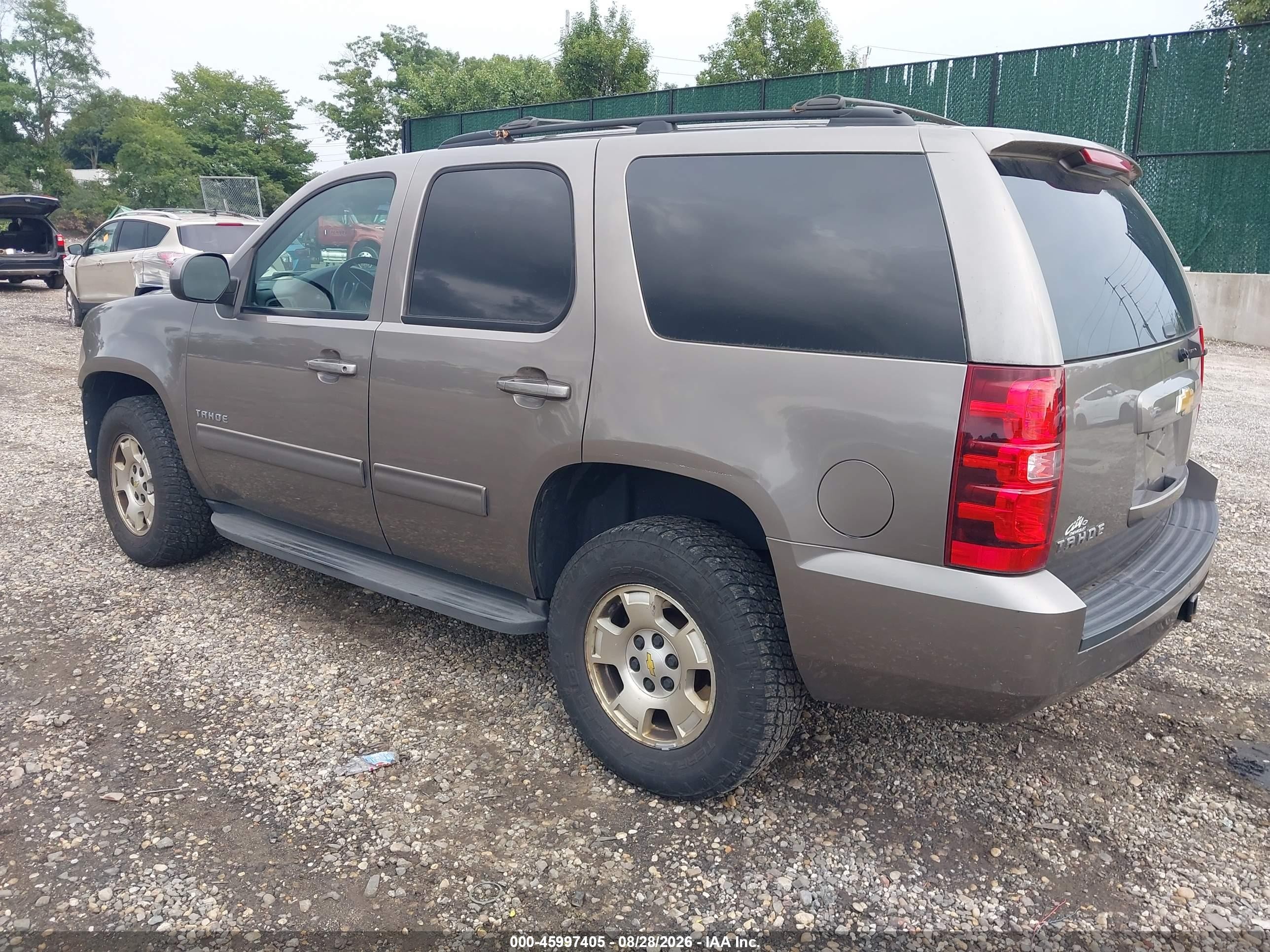 2013 Chevrolet Tahoe Ls Серый vin: 1GNSKAE04DR113802