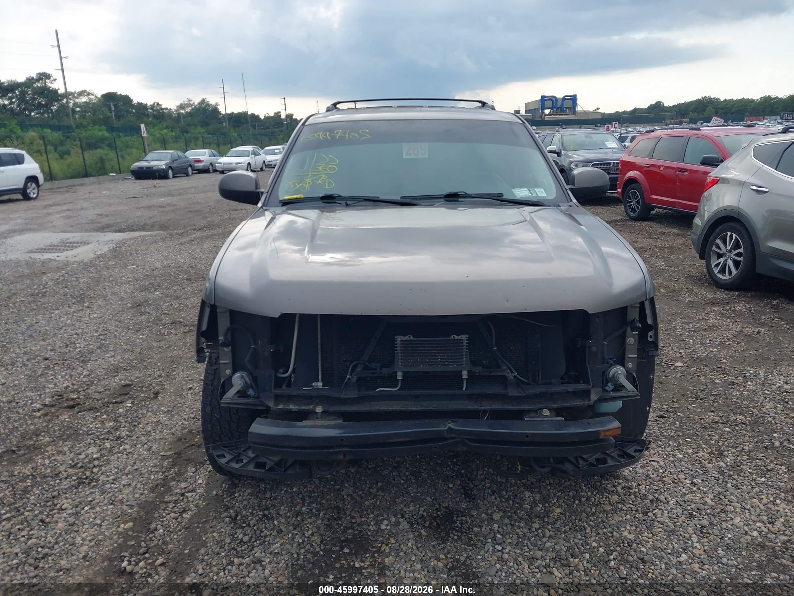 2013 Chevrolet Tahoe Ls Серый vin: 1GNSKAE04DR113802
