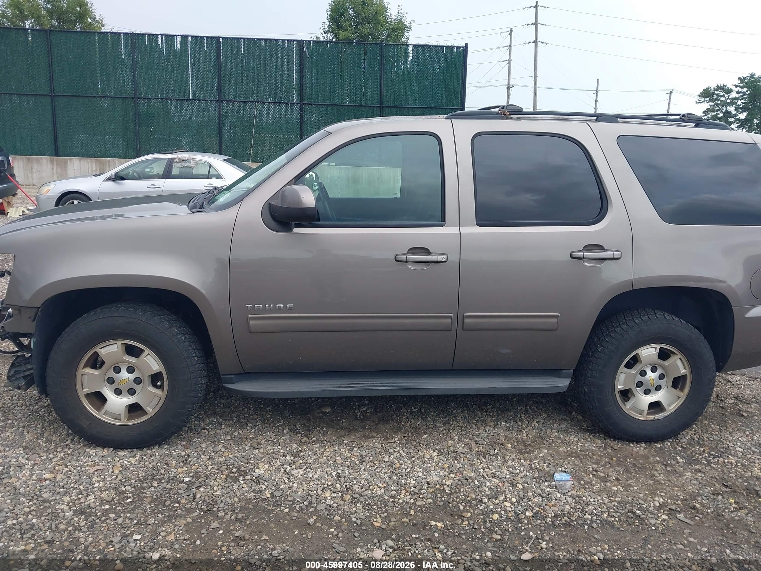 2013 Chevrolet Tahoe Ls Серый vin: 1GNSKAE04DR113802