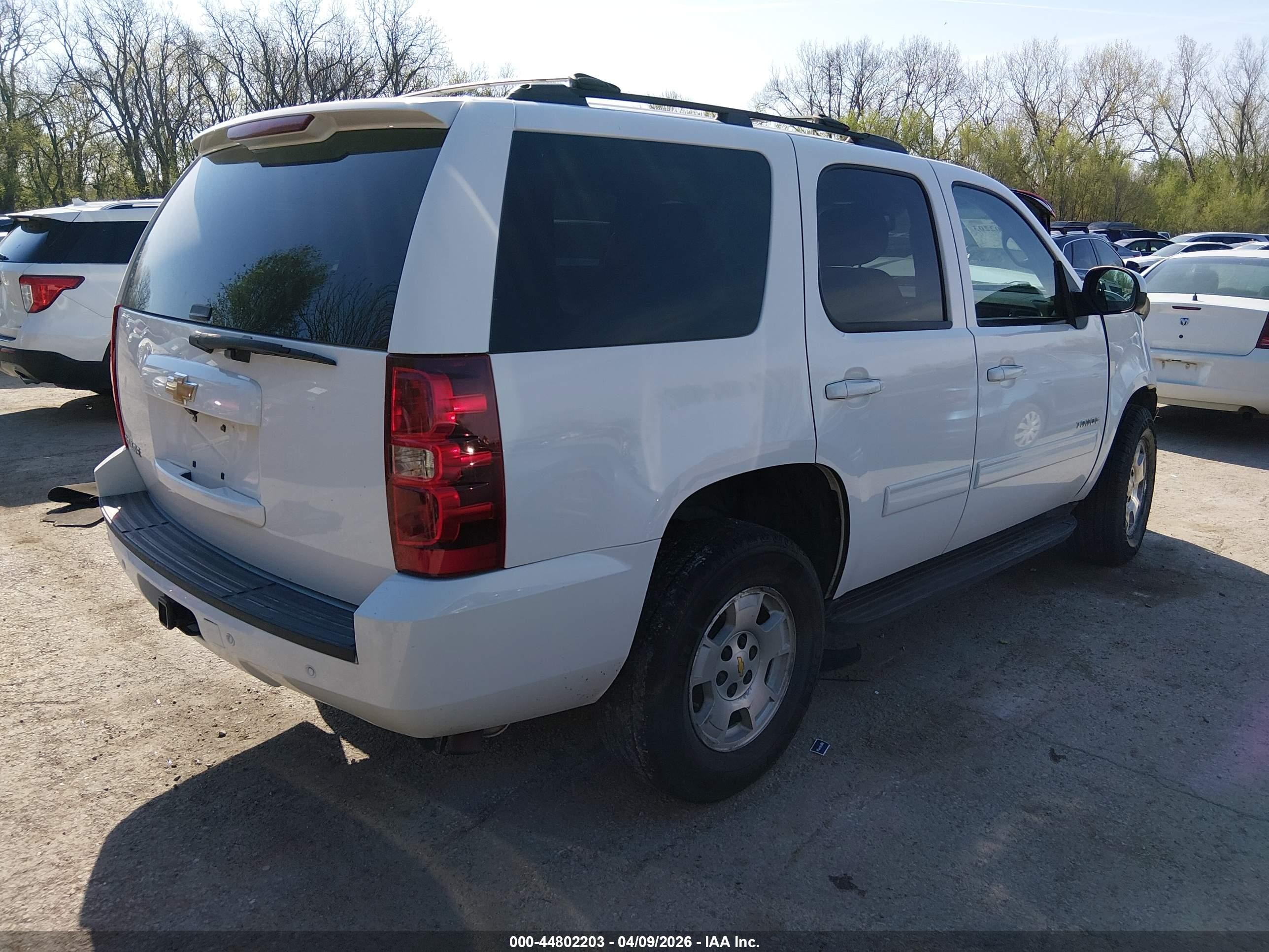2013 Chevrolet Tahoe Ls White vin: 1GNSKAE05DR231566