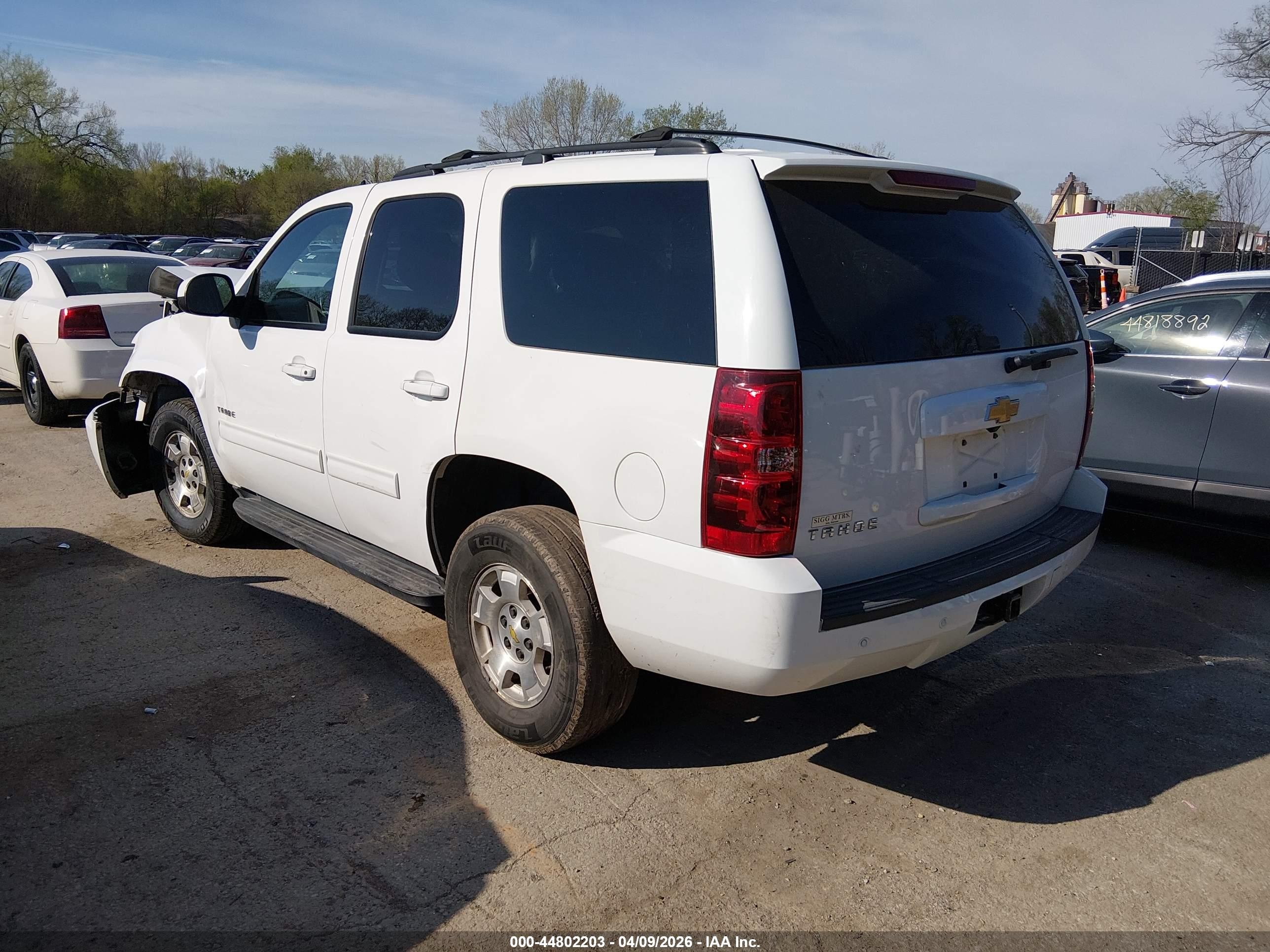 2013 Chevrolet Tahoe Ls White vin: 1GNSKAE05DR231566
