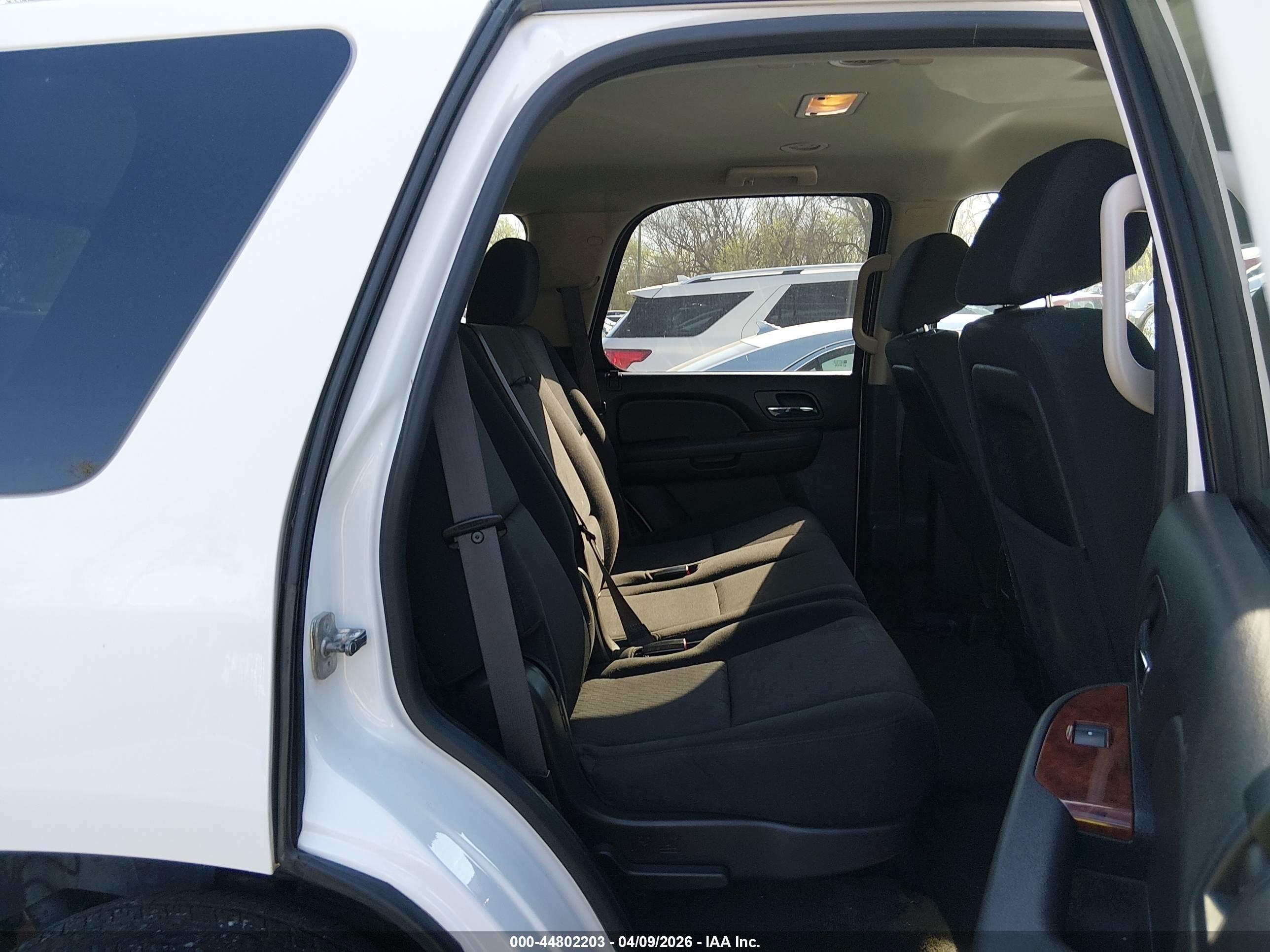 2013 Chevrolet Tahoe Ls White vin: 1GNSKAE05DR231566