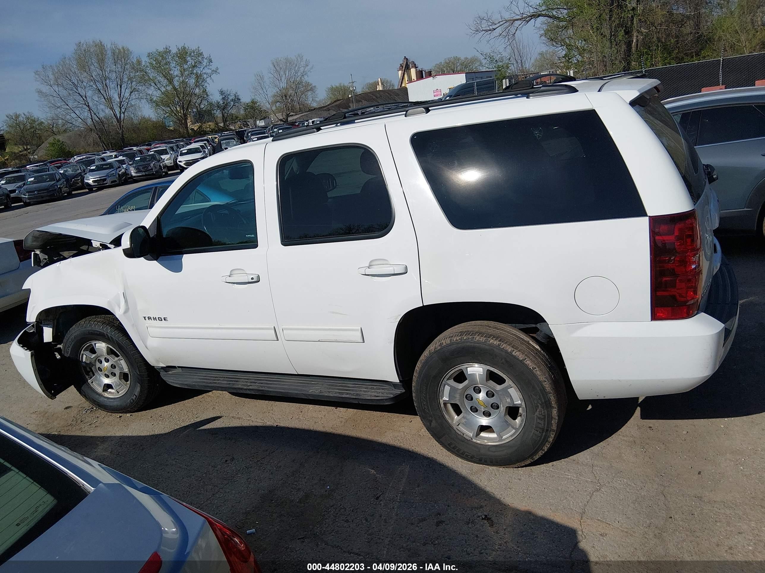 2013 Chevrolet Tahoe Ls White vin: 1GNSKAE05DR231566