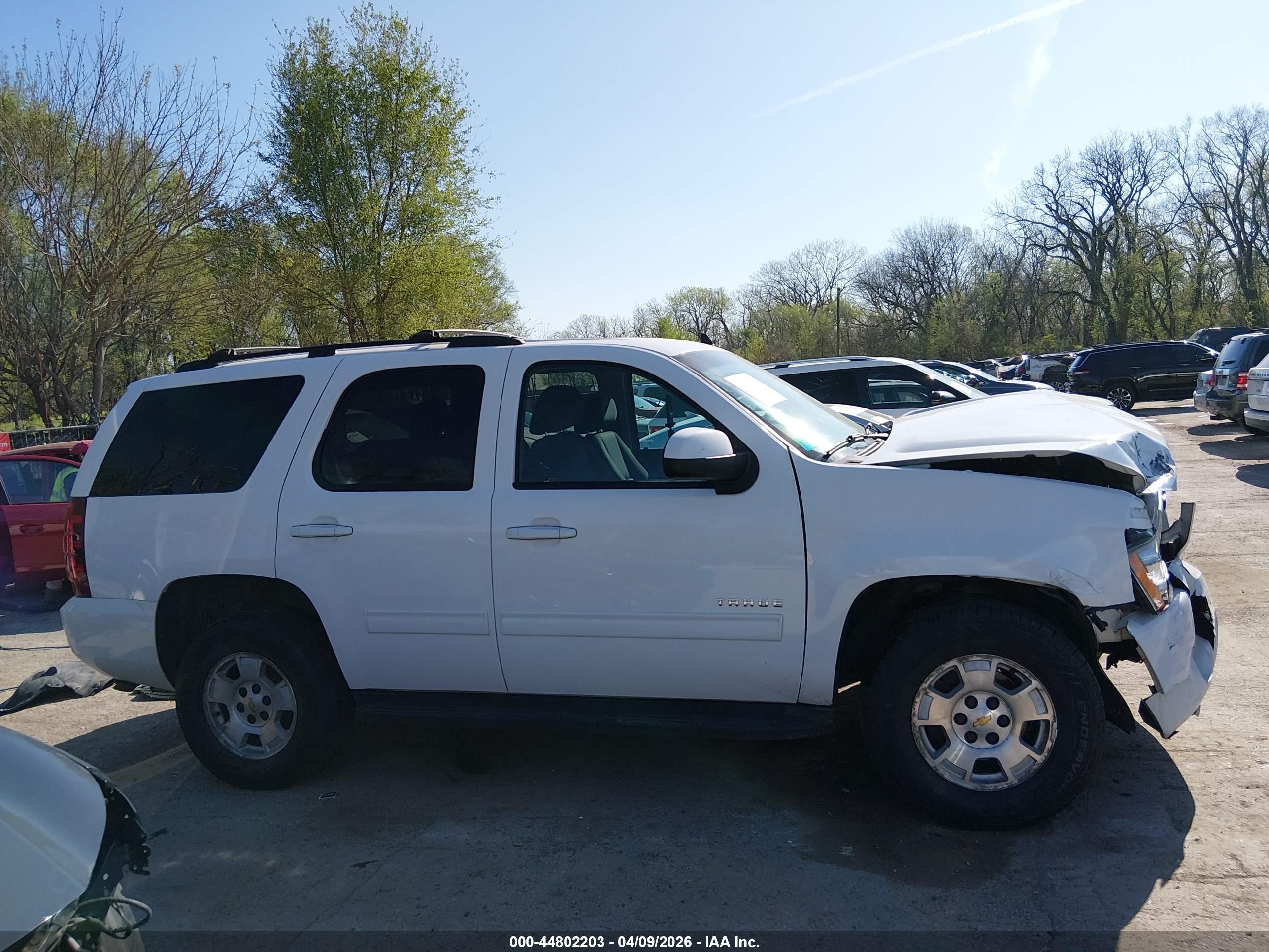 2013 Chevrolet Tahoe Ls White vin: 1GNSKAE05DR231566