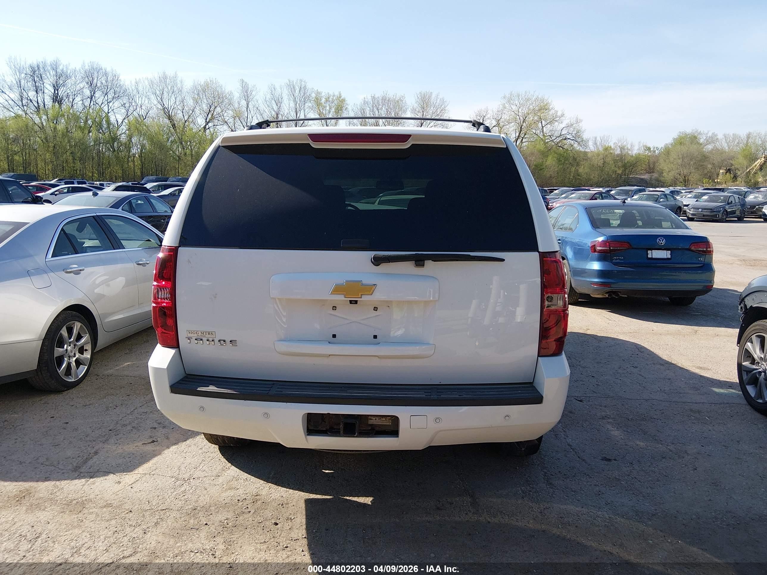 2013 Chevrolet Tahoe Ls White vin: 1GNSKAE05DR231566