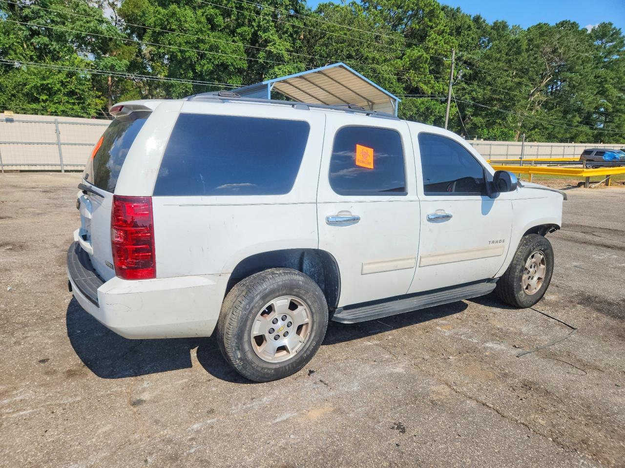 2011 Chevrolet Tahoe K1500 Ls White vin: 1GNSKAE06BR146586