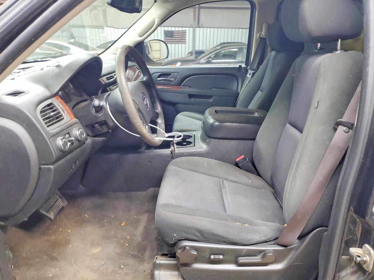 2011 Chevrolet Tahoe Black vin: 1GNSKAE06BR245067