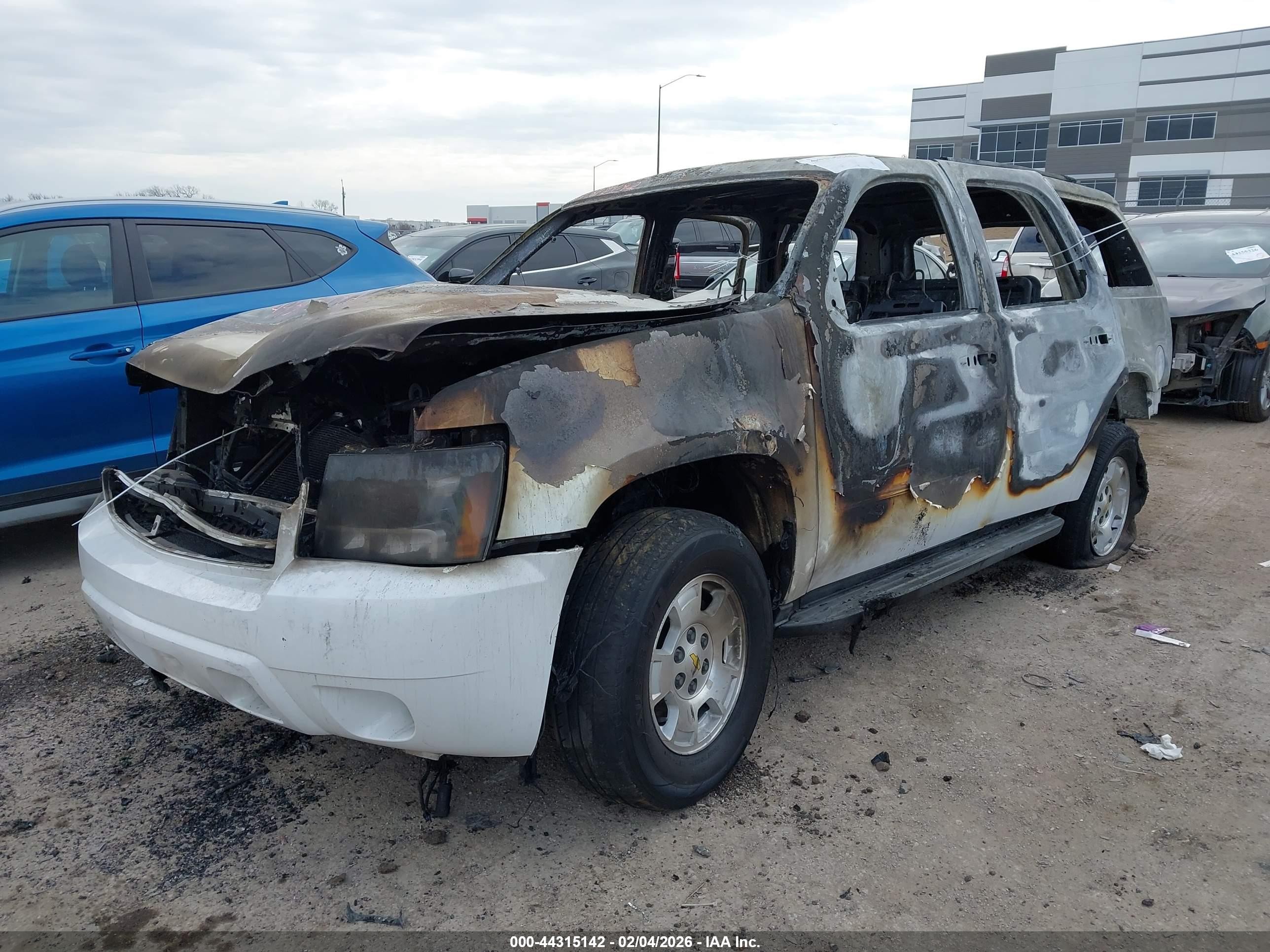 2013 Chevrolet Tahoe Ls White vin: 1GNSKAE06DR300958