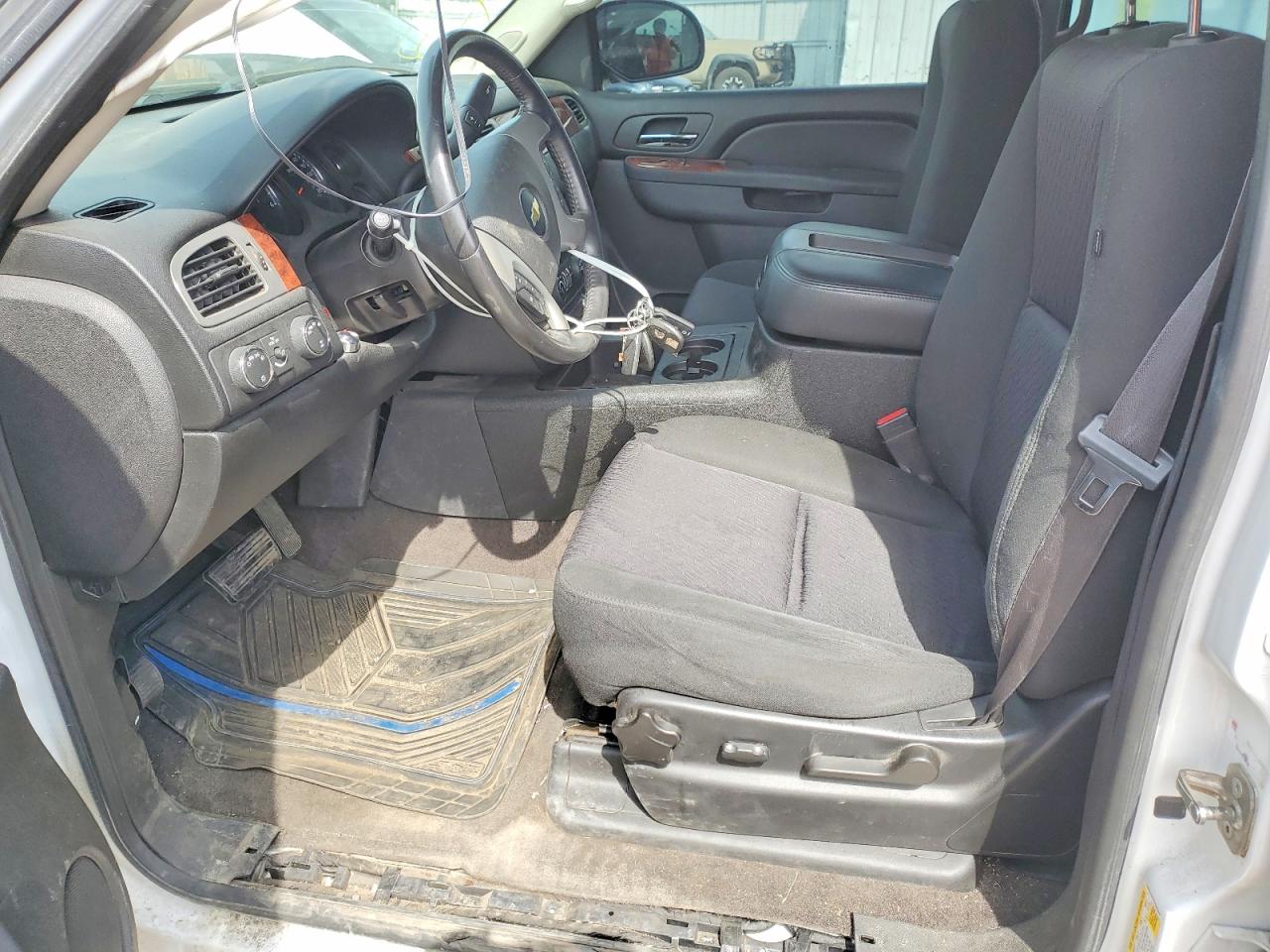 2012 Chevrolet Tahoe K1500 Ls White vin: 1GNSKAE07CR288446