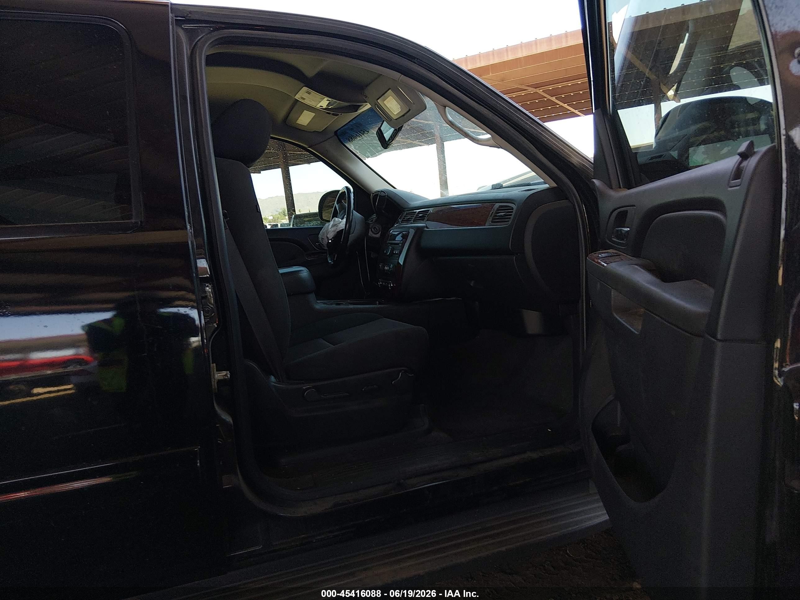 2013 Chevrolet Tahoe Ls Черный vin: 1GNSKAE08DR319639