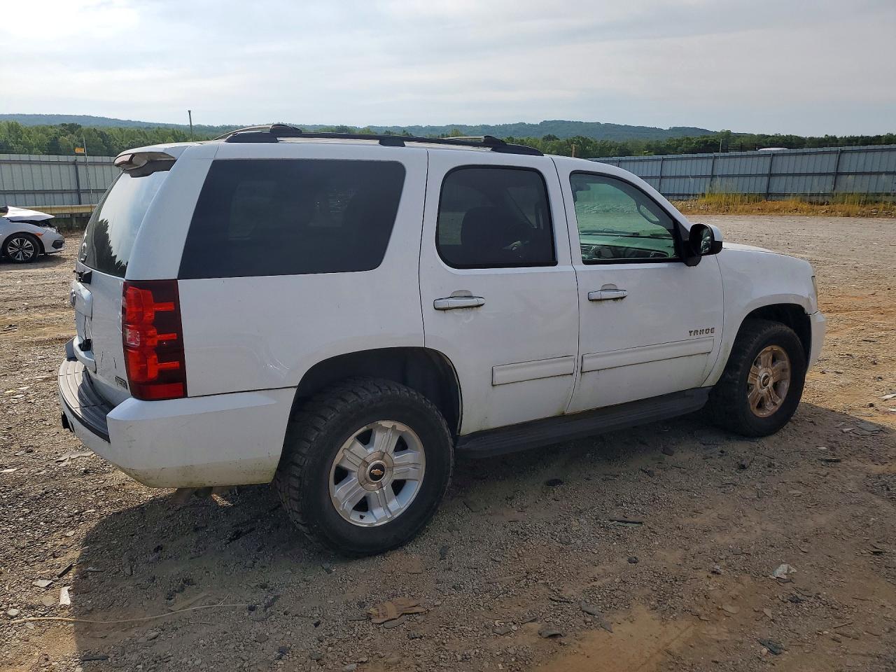 2011 Chevrolet Tahoe K1500 Ls White vin: 1GNSKAE0XBR385204