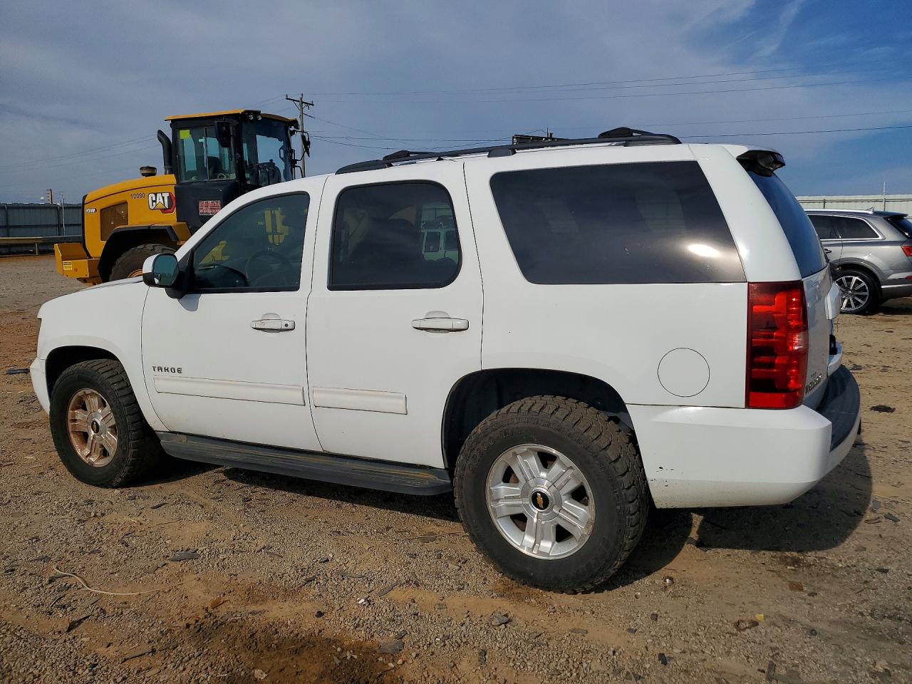 2011 Chevrolet Tahoe K1500 Ls White vin: 1GNSKAE0XBR385204