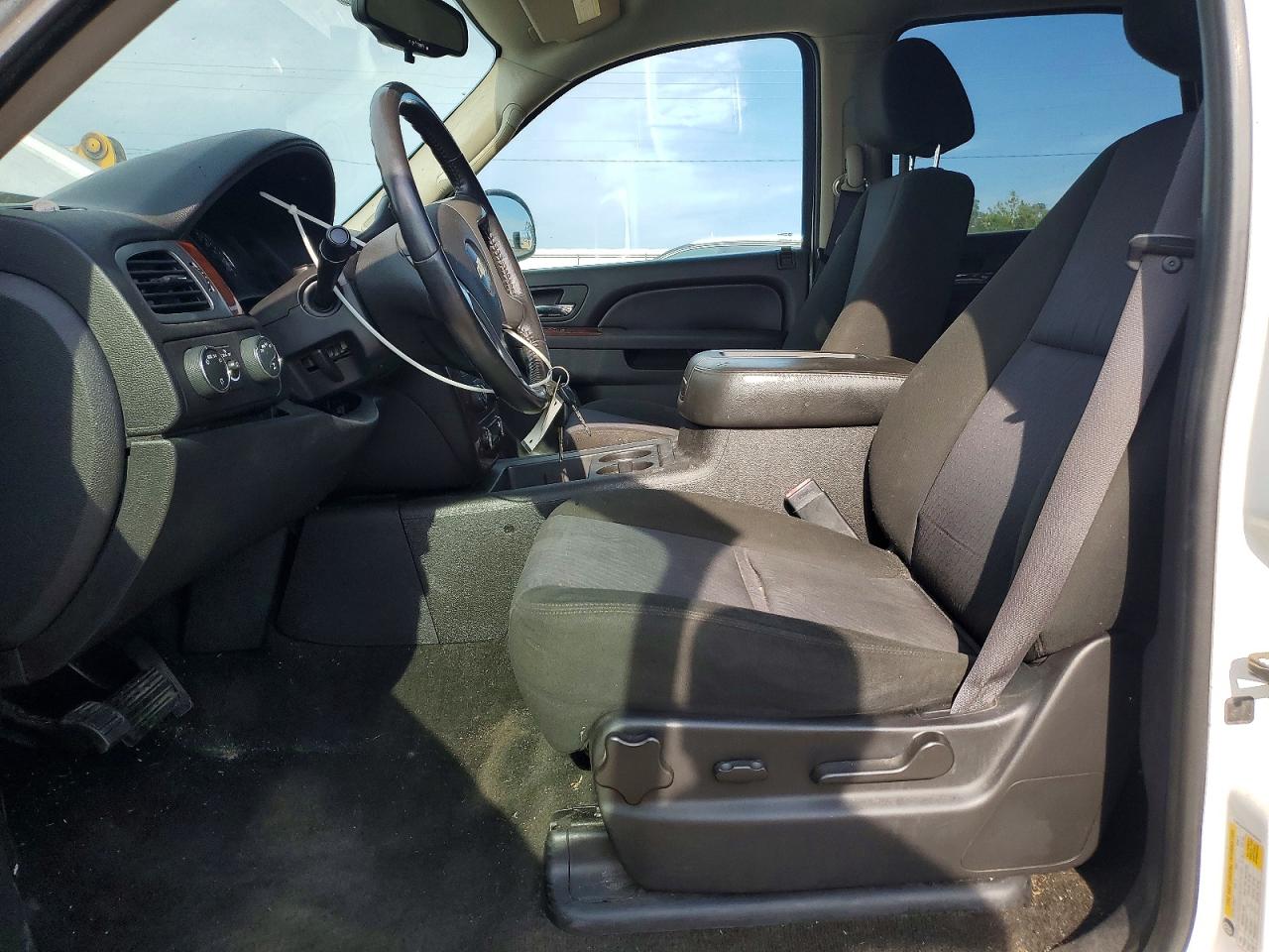 2011 Chevrolet Tahoe K1500 Ls White vin: 1GNSKAE0XBR385204