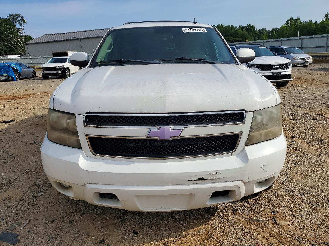 2011 Chevrolet Tahoe K1500 Ls White vin: 1GNSKAE0XBR385204