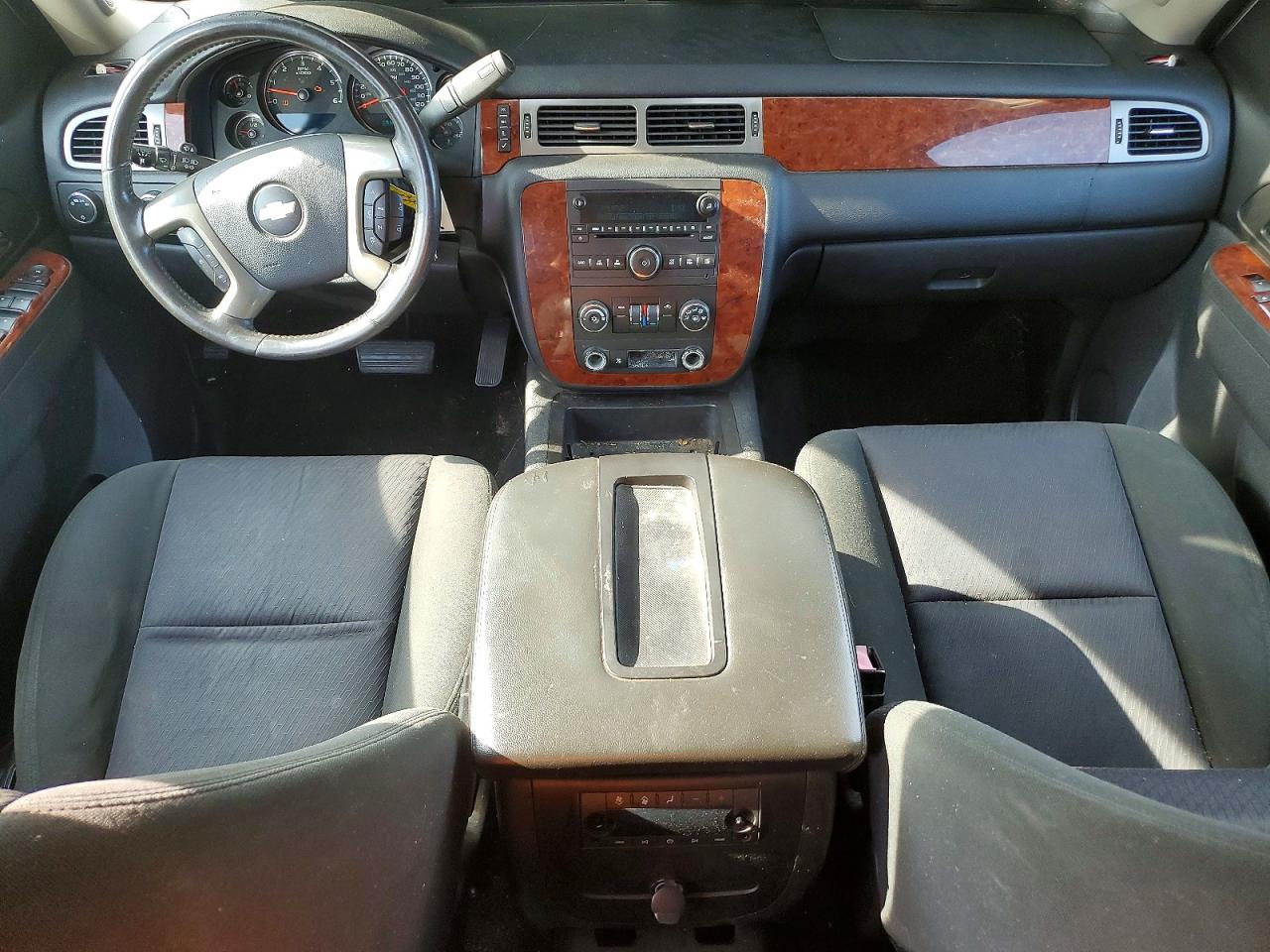 2011 Chevrolet Tahoe K1500 Ls White vin: 1GNSKAE0XBR385204