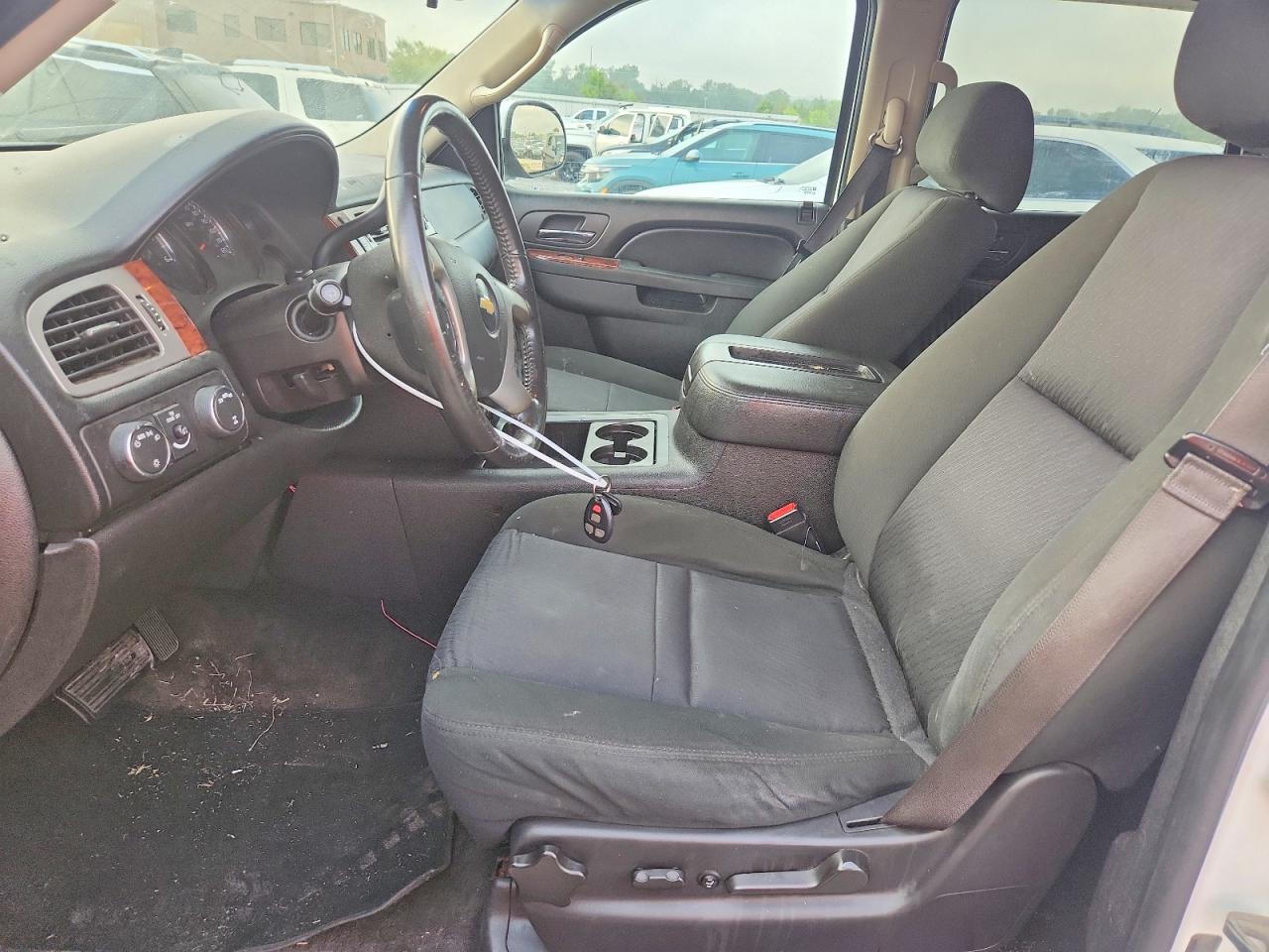 2013 Chevrolet Tahoe K1500 Ls White vin: 1GNSKAE0XDR153317