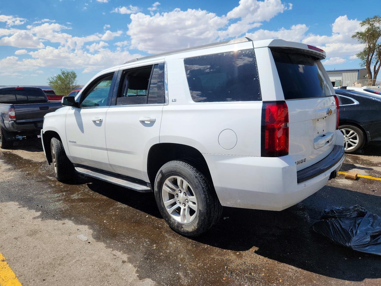 2015 Chevrolet Tahoe K1500 Ls White vin: 1GNSKAEC0FR673250