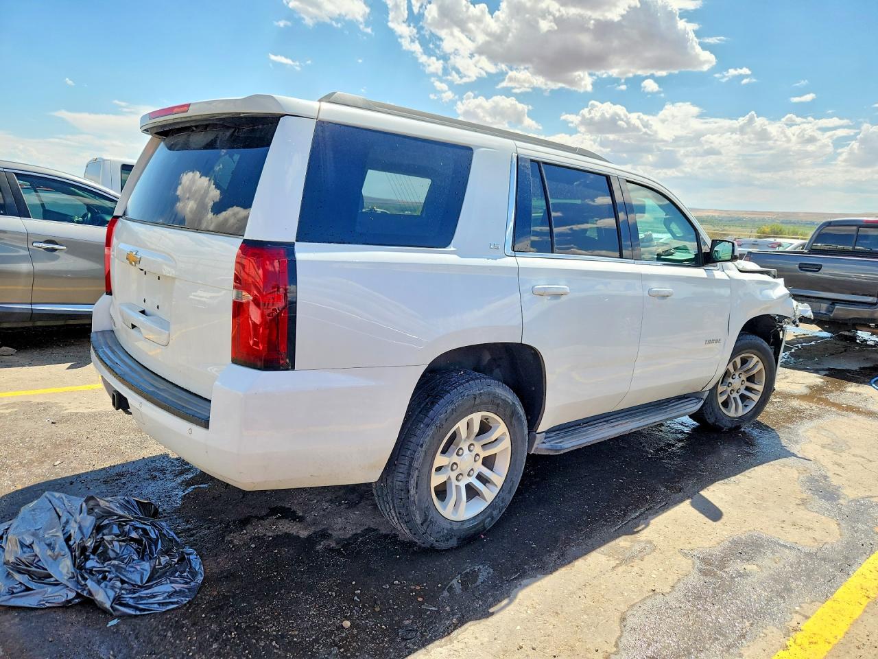 2015 Chevrolet Tahoe K1500 Ls White vin: 1GNSKAEC0FR673250