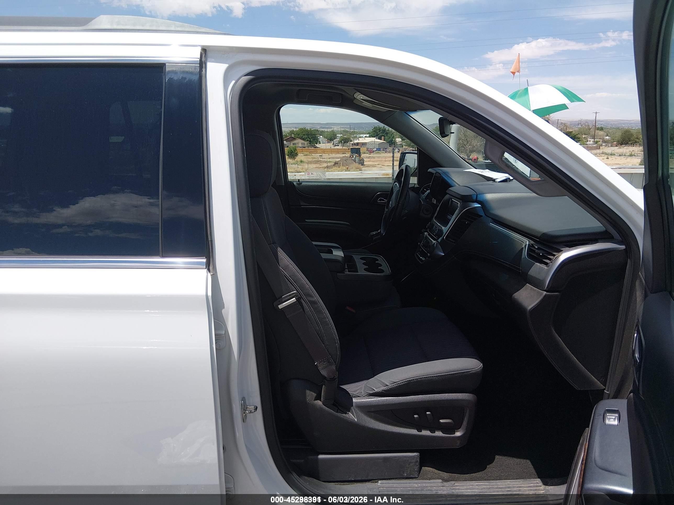 2015 Chevrolet Tahoe Ls White vin: 1GNSKAEC6FR672412
