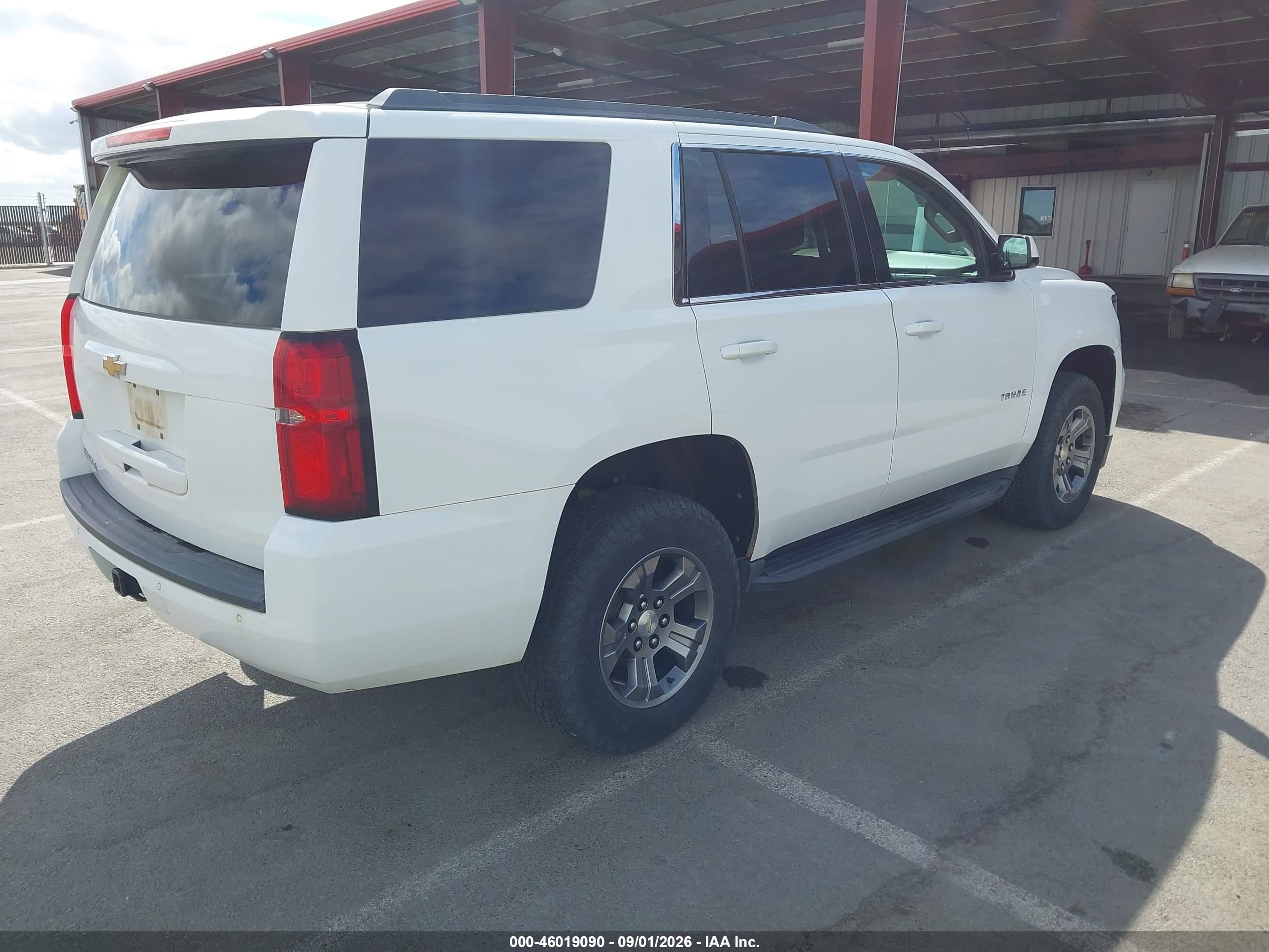 2018 Chevrolet Tahoe Ls Белый vin: 1GNSKAEC6JR348708