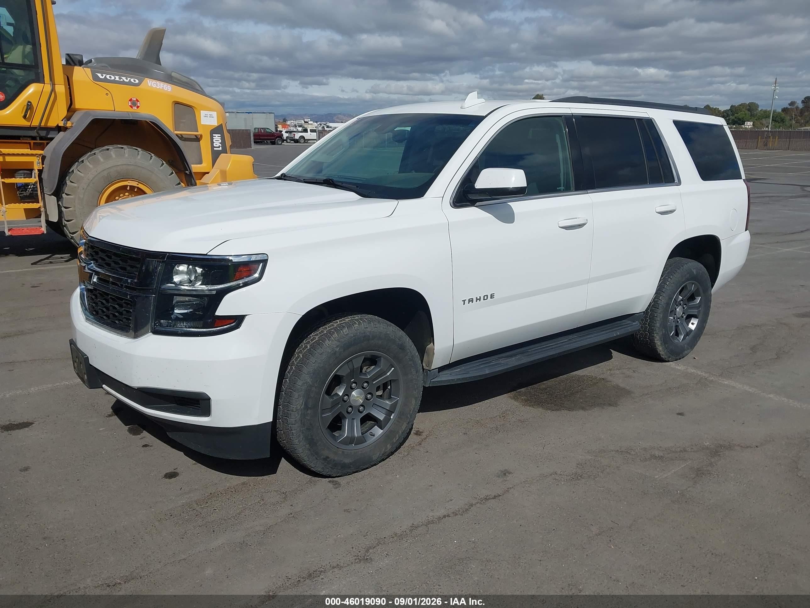 2018 Chevrolet Tahoe Ls Белый vin: 1GNSKAEC6JR348708