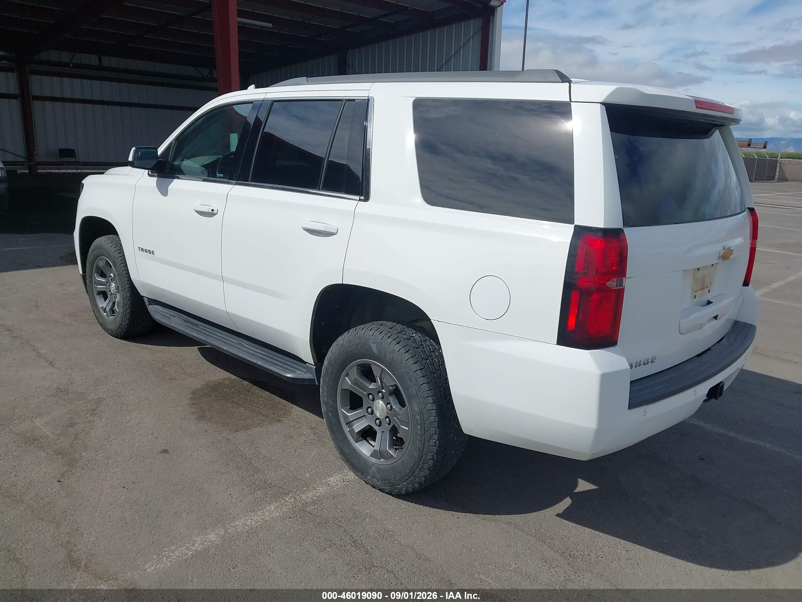 2018 Chevrolet Tahoe Ls Белый vin: 1GNSKAEC6JR348708