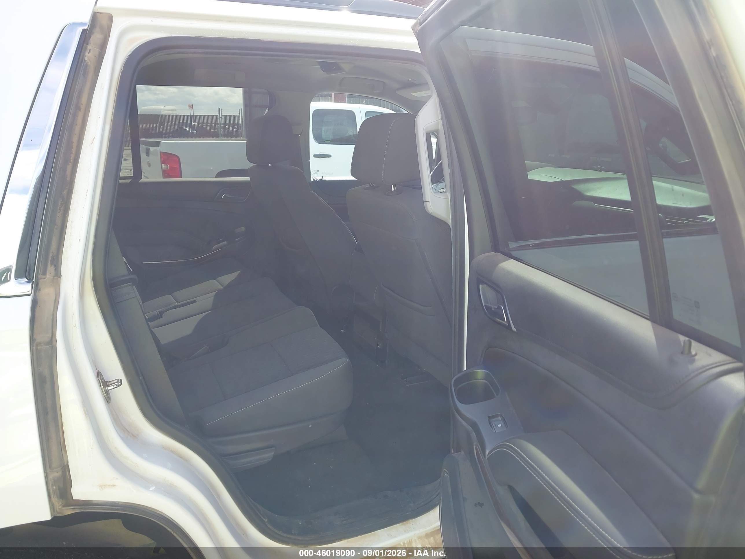 2018 Chevrolet Tahoe Ls Белый vin: 1GNSKAEC6JR348708