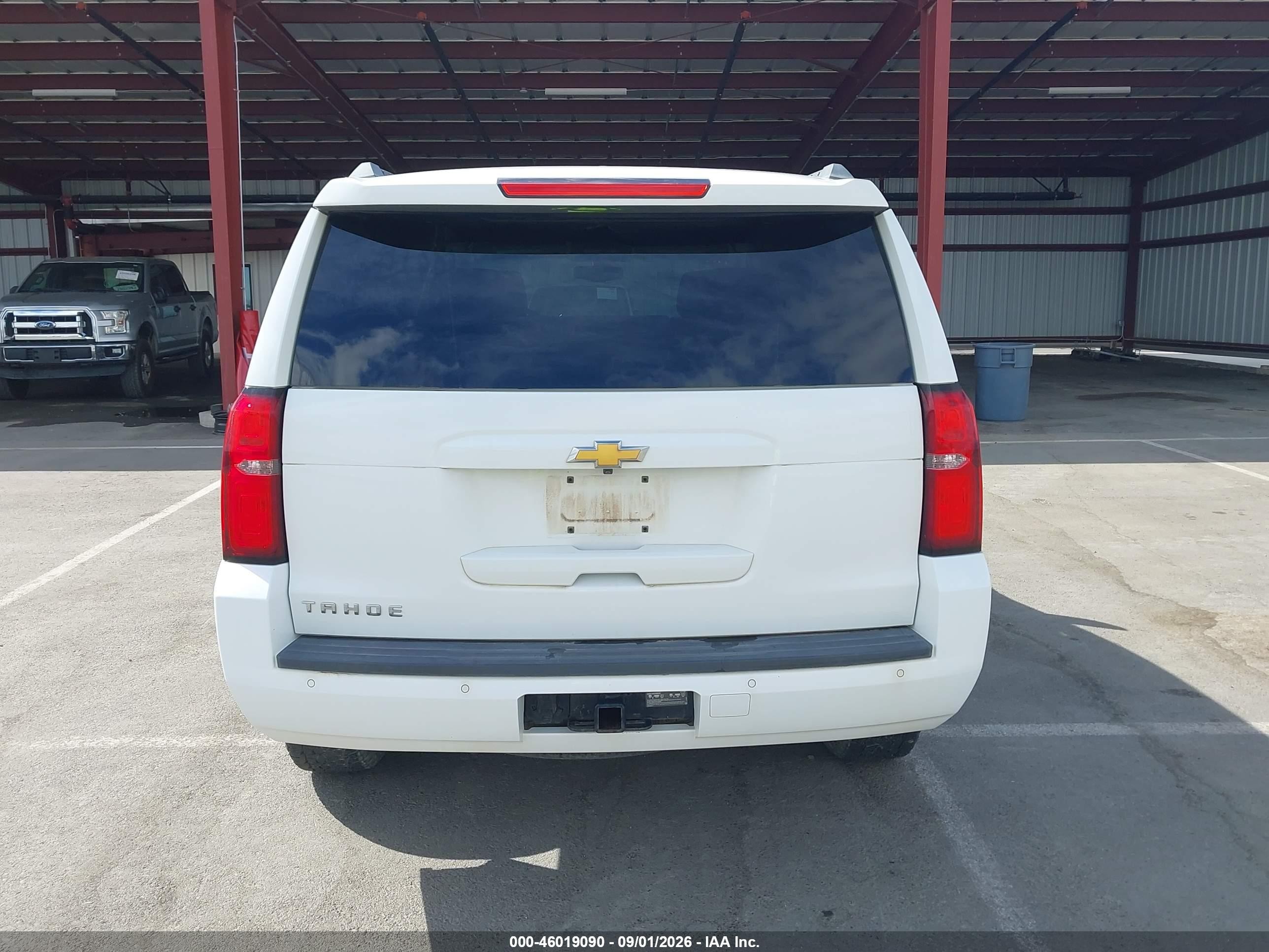 2018 Chevrolet Tahoe Ls Белый vin: 1GNSKAEC6JR348708