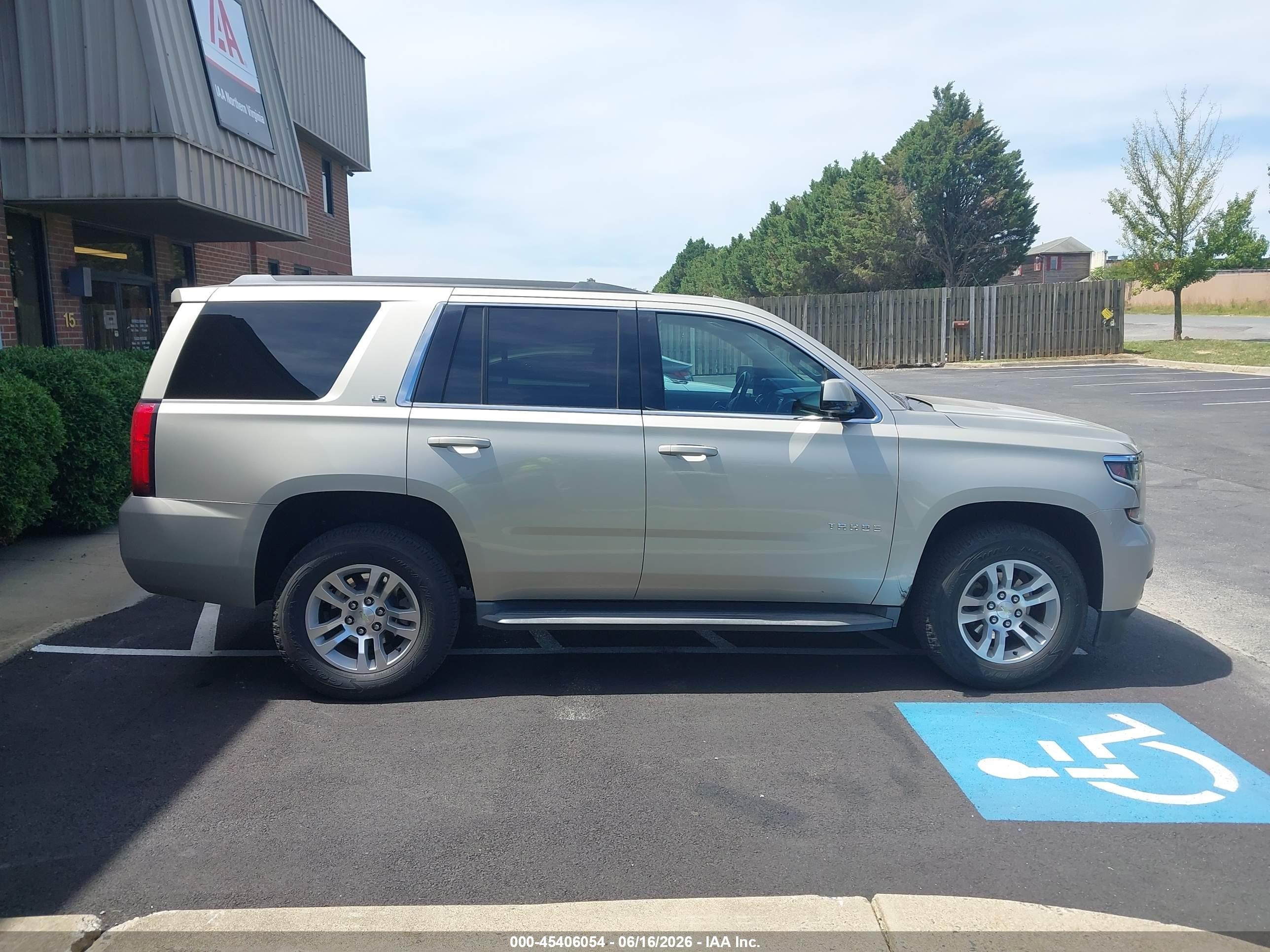 2015 Chevrolet Tahoe Ls Gold vin: 1GNSKAECXFR672431