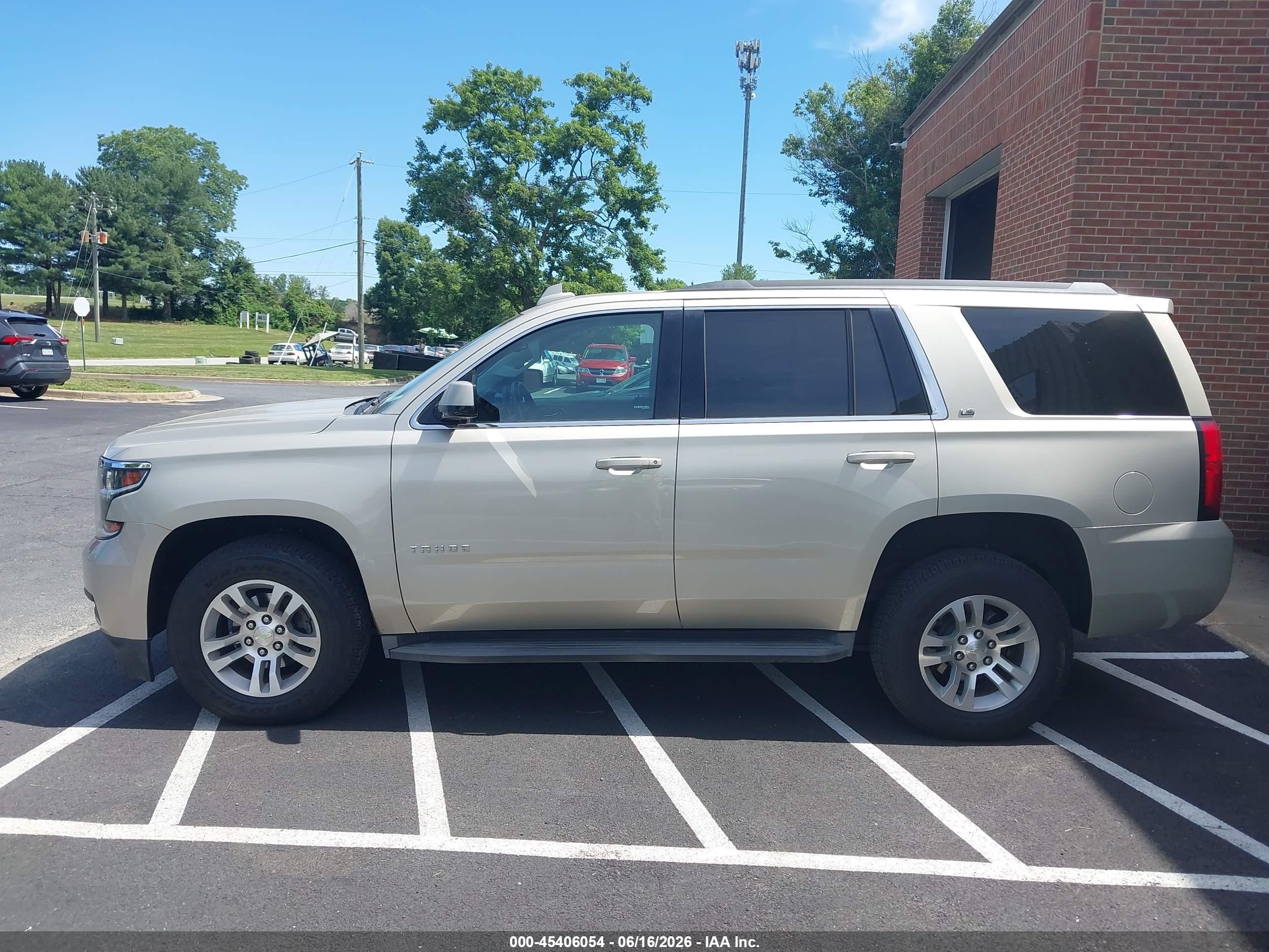 2015 Chevrolet Tahoe Ls Gold vin: 1GNSKAECXFR672431