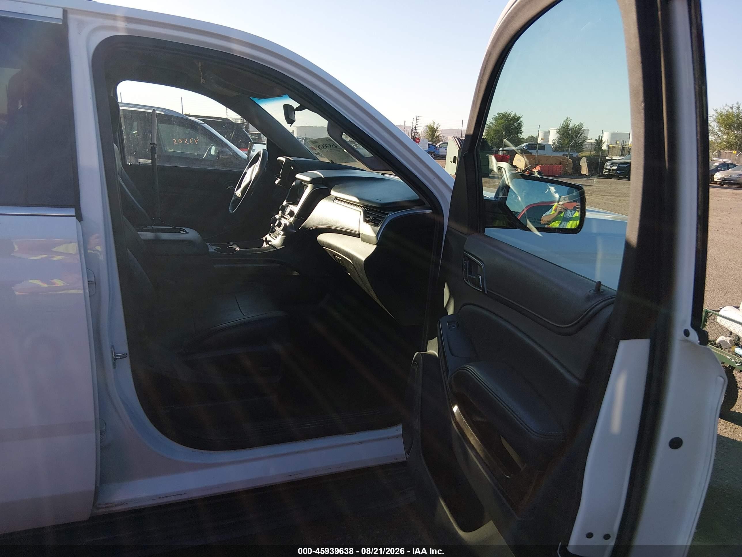 2015 Chevrolet Tahoe Ls White vin: 1GNSKAKC1FR237494