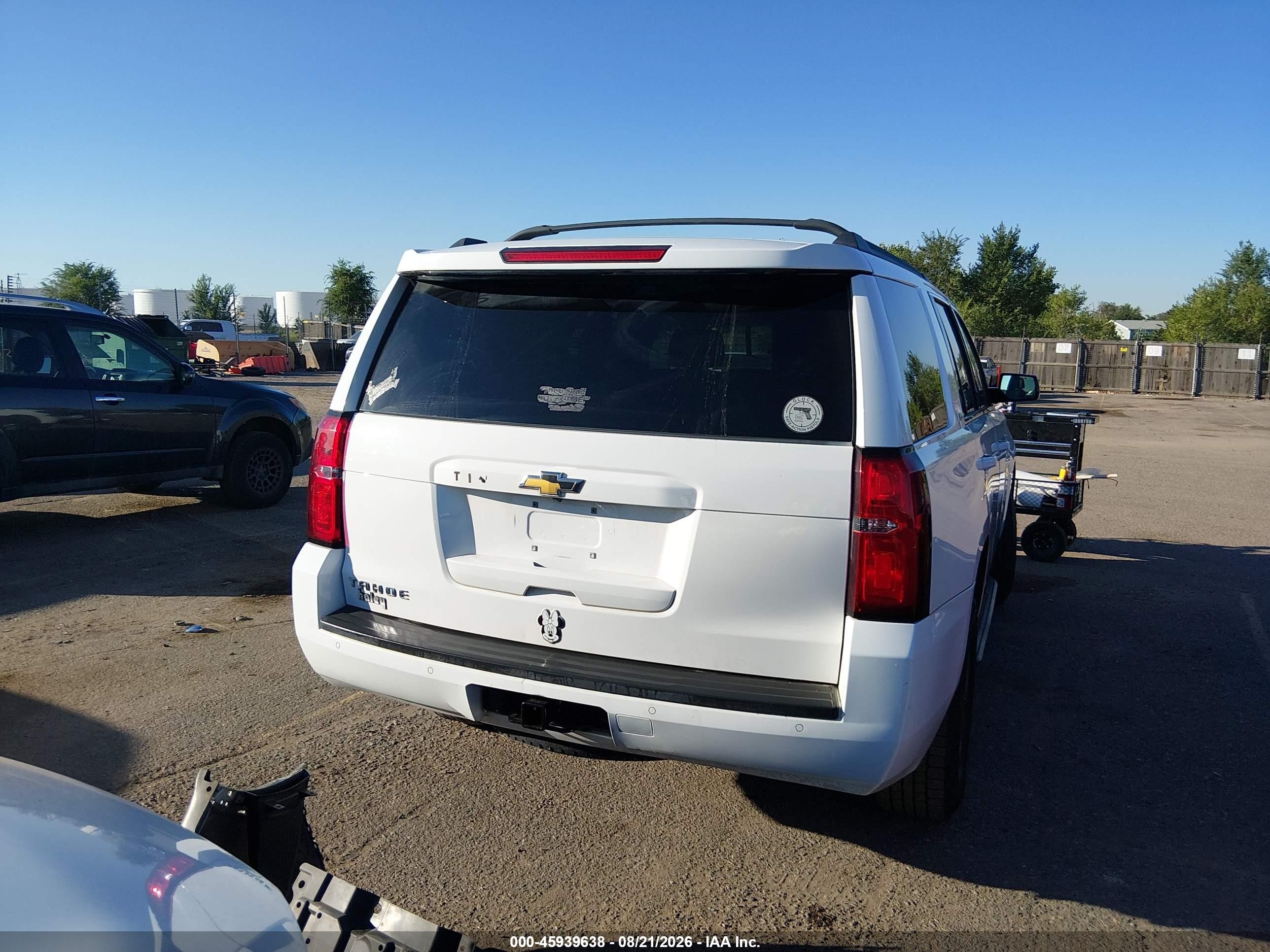 2015 Chevrolet Tahoe Ls White vin: 1GNSKAKC1FR237494