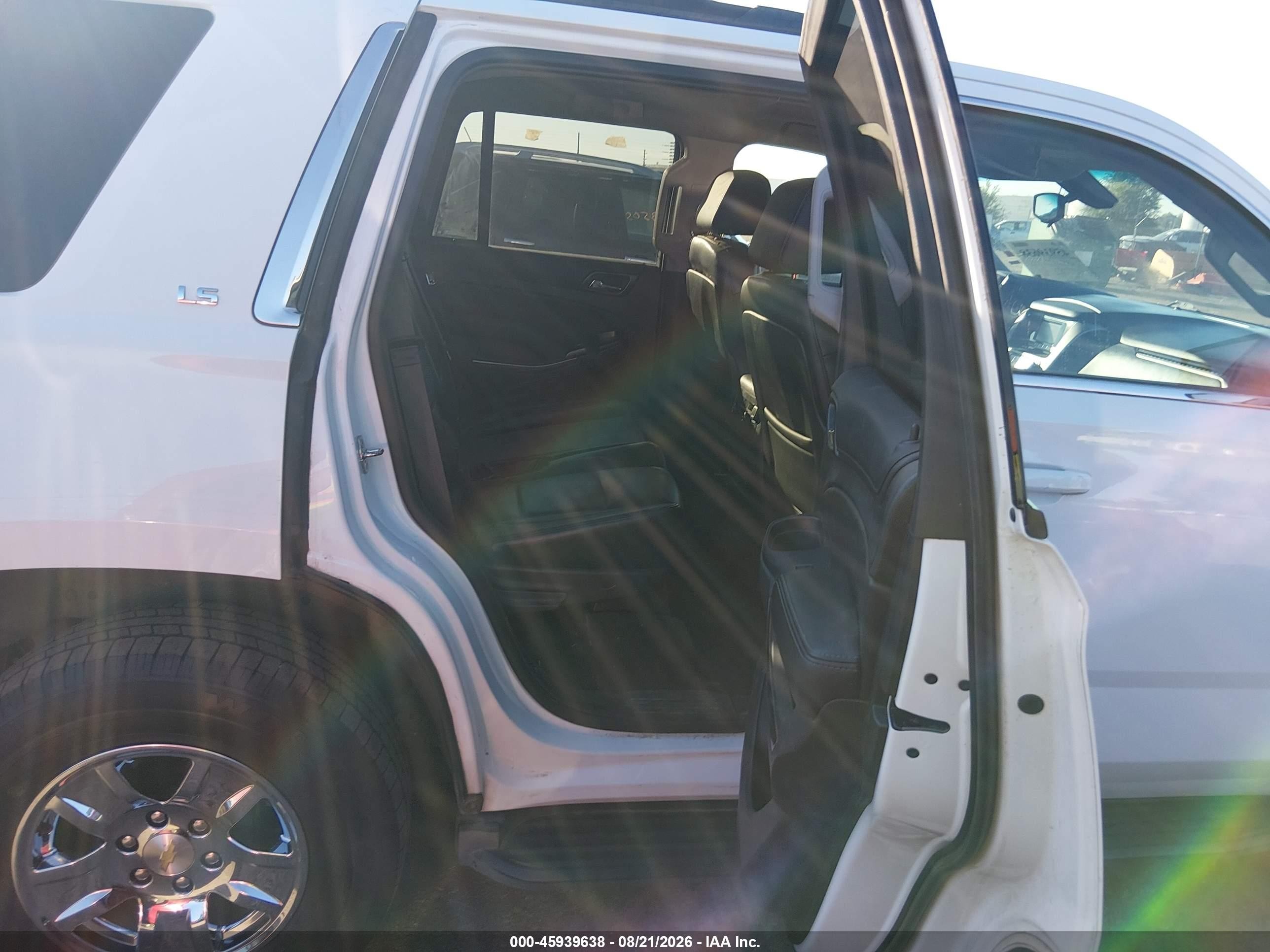 2015 Chevrolet Tahoe Ls White vin: 1GNSKAKC1FR237494