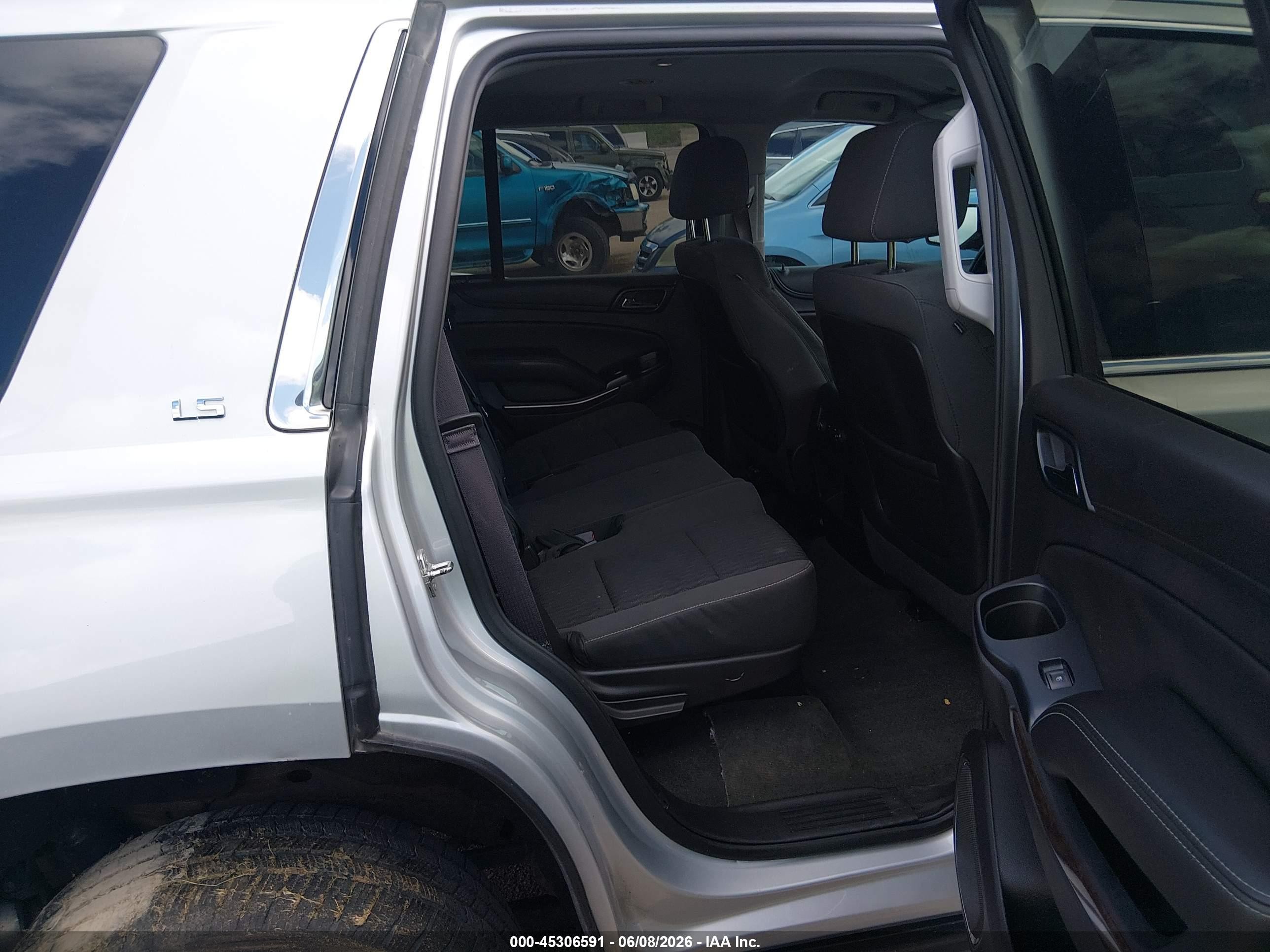 2015 Chevrolet Tahoe Ls White vin: 1GNSKAKC3FR508393