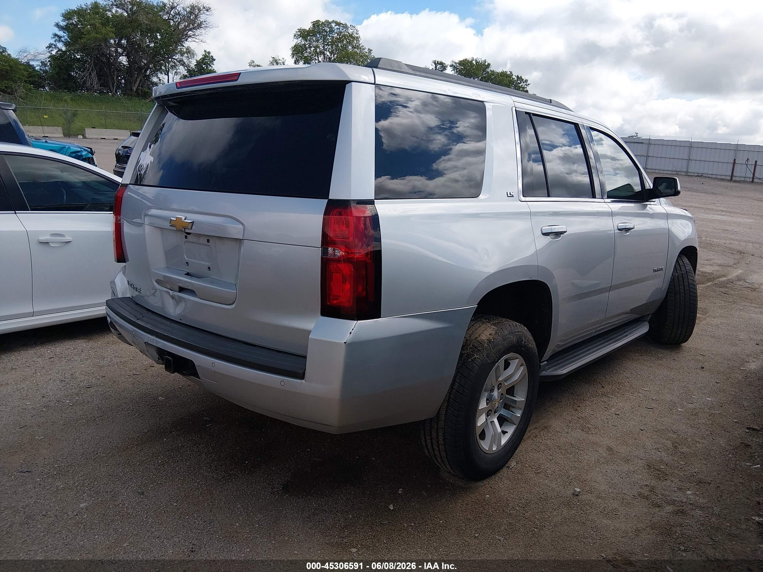 2015 Chevrolet Tahoe Ls White vin: 1GNSKAKC3FR508393